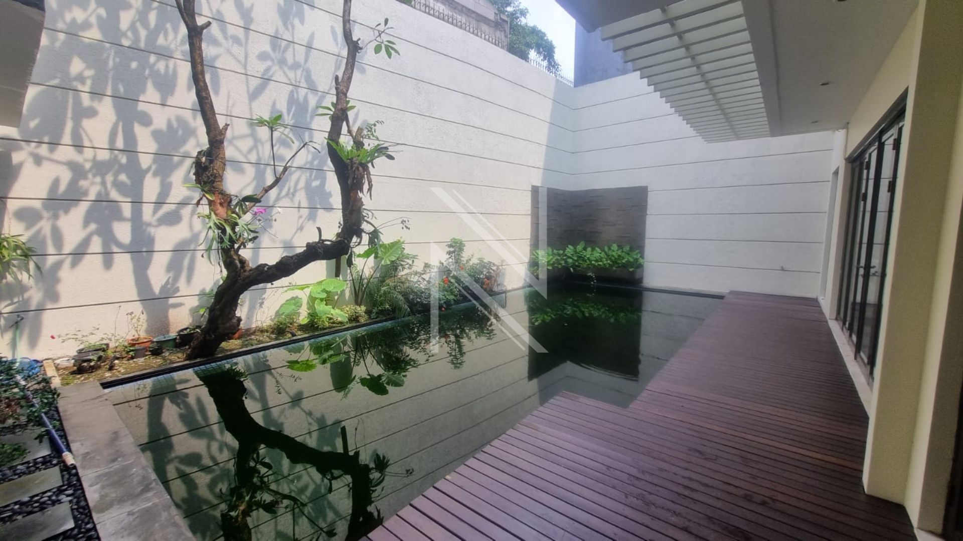 CILANDAK (Stand alone house Kebayoran Baru) – NO KBBR282 – SWIMMING-POOL Stylish 4BR with Urban Comfort – Kebayoran Baru