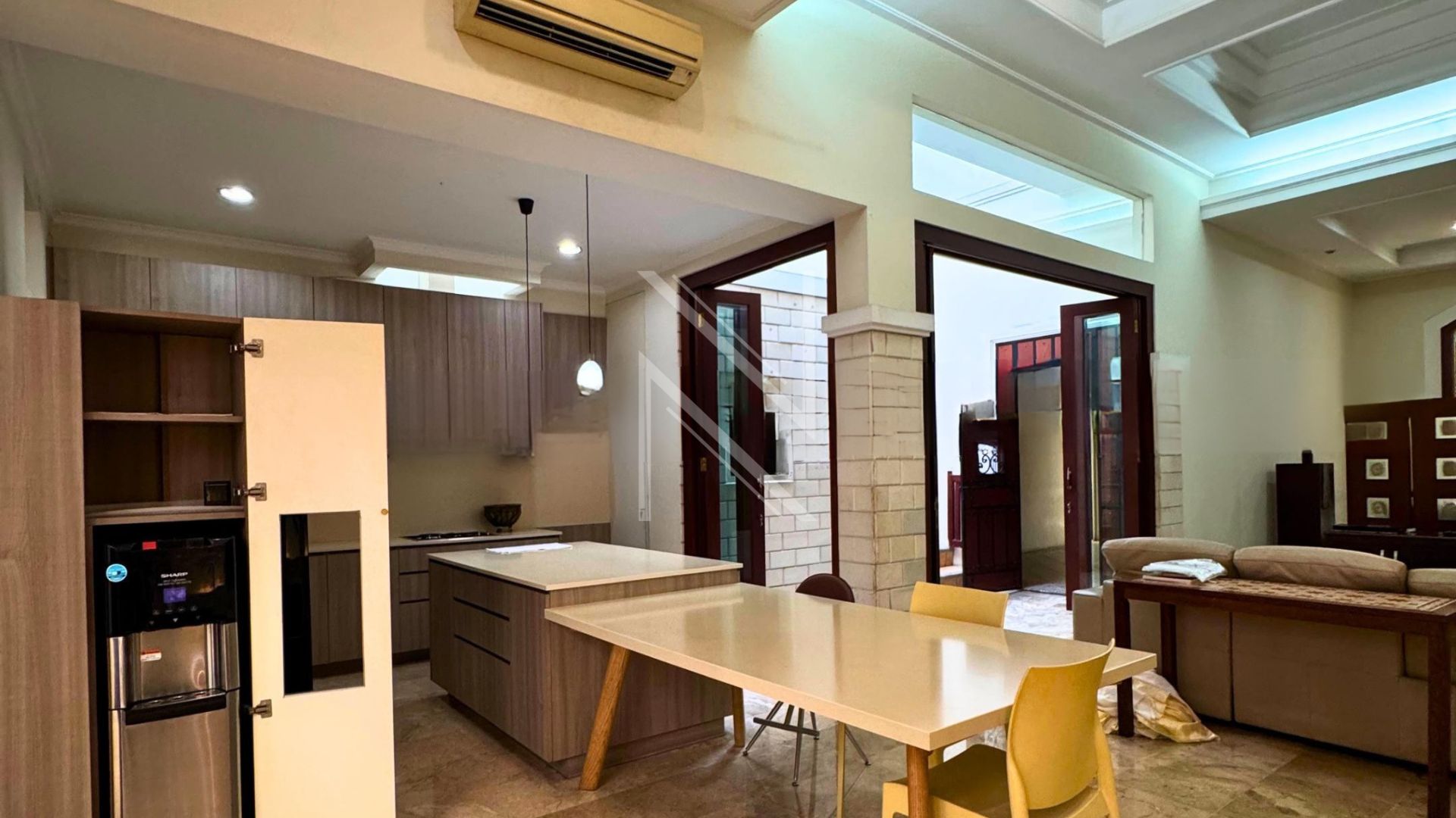 CILANDAK (Stand alone house Kebayoran Baru) – NO KBBR283 – DINING-AREA_FRONT-KITCHEN Prestigious 3BR Home for Daily Living – Kebayoran Baru
