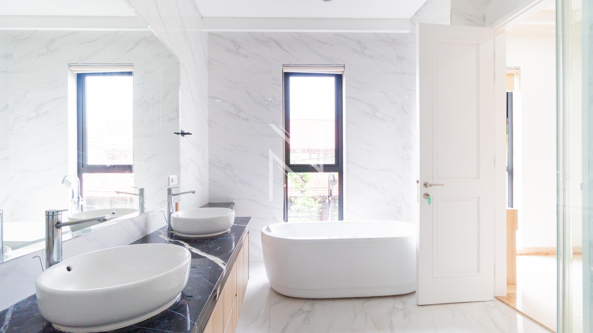 CIPAYUNG II-5BR-BATHROOM 3 WITH BATHUP Elegant 5BR for Refined Family Living – Kebayoran Baru