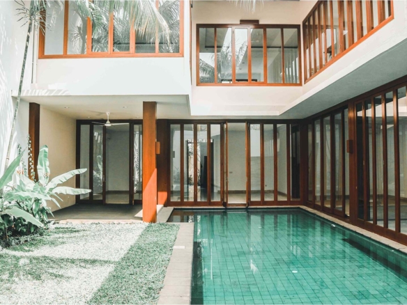 CIPETE-4BR-BACKYARD & SWIMMING POOL