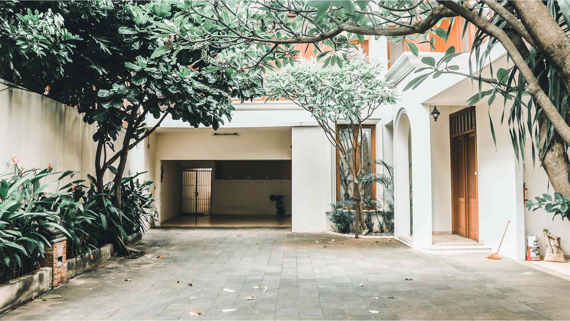Comfortable 4BR with Garden Space – Cipete