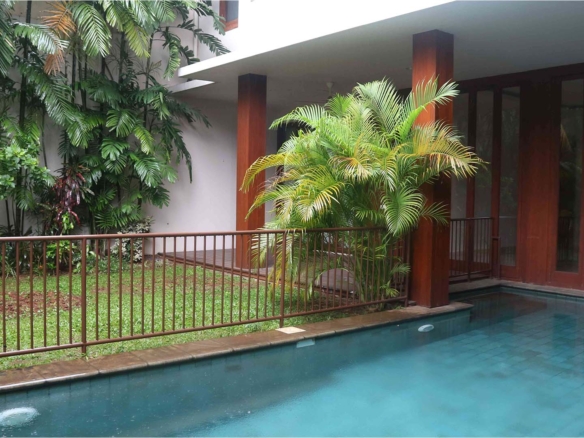 CIPETE-4BR-SWIMMING POOL & BACKYARD