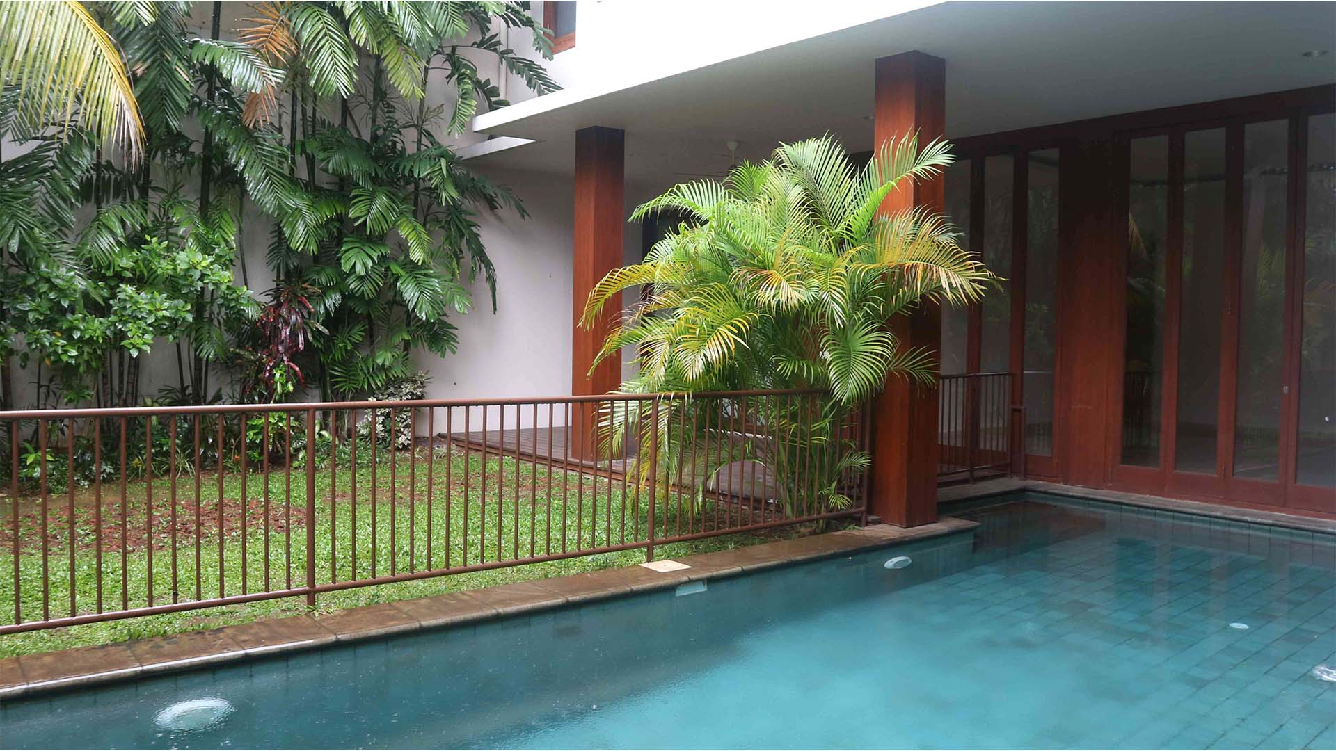 CIPETE-4BR-SWIMMING POOL & BACKYARD