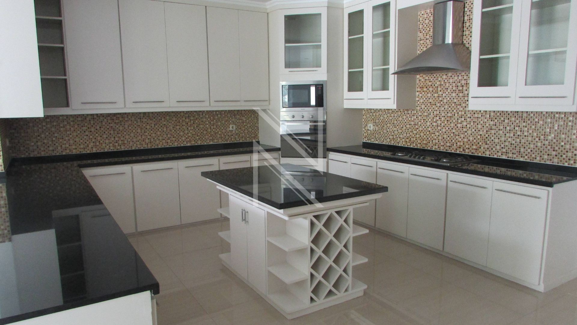 Elegant 4BR Family Home in Prime Cipete
