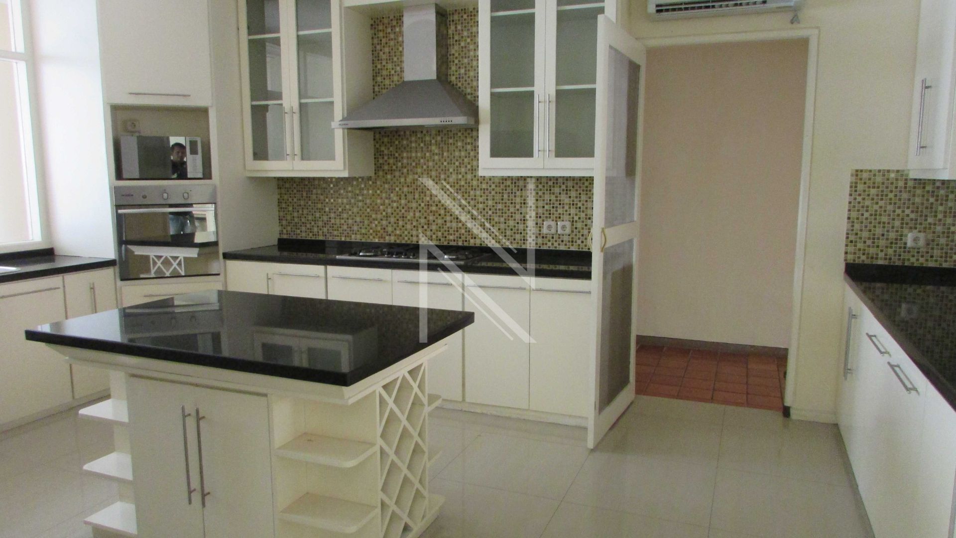 Modern 4BR Urban City Home – Cipete