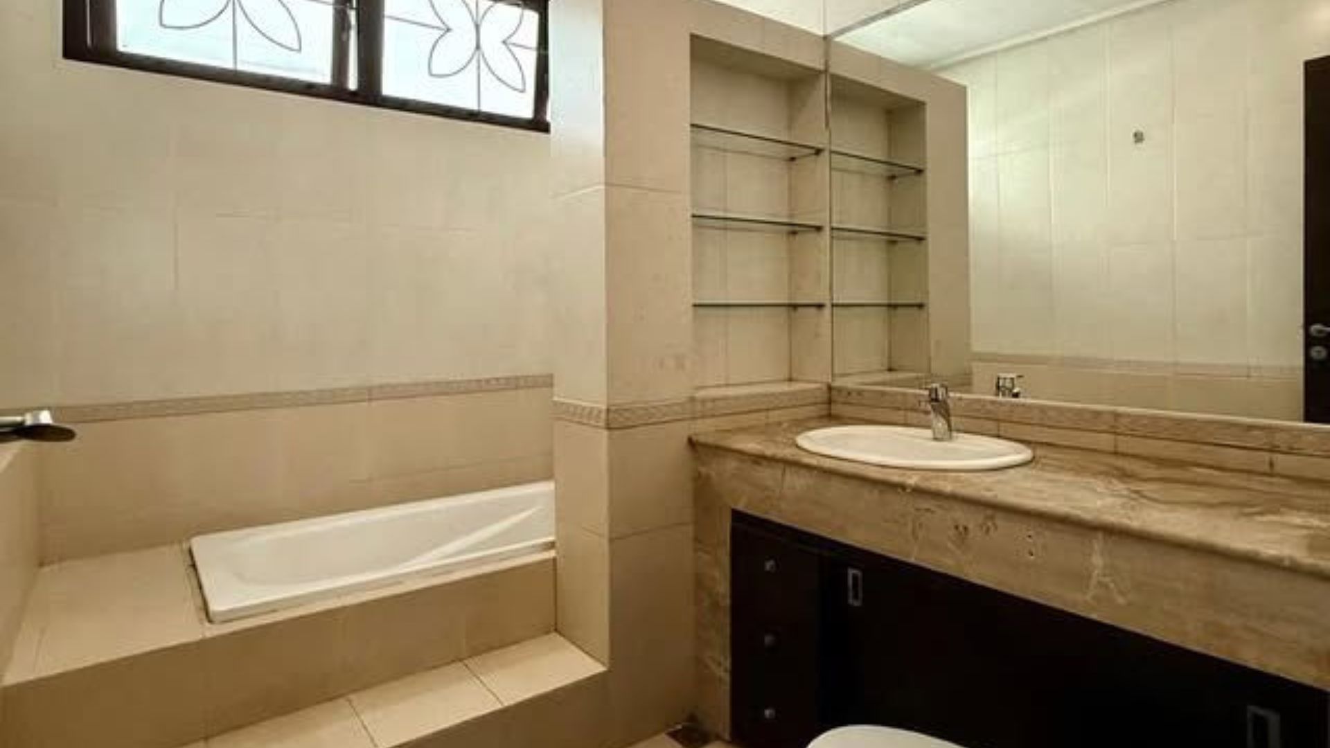 Grand 9BR Home for Large Family Living