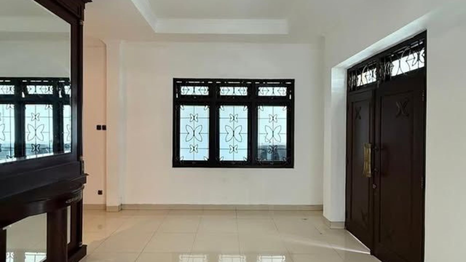 Grand 9BR Home for Large Family Living