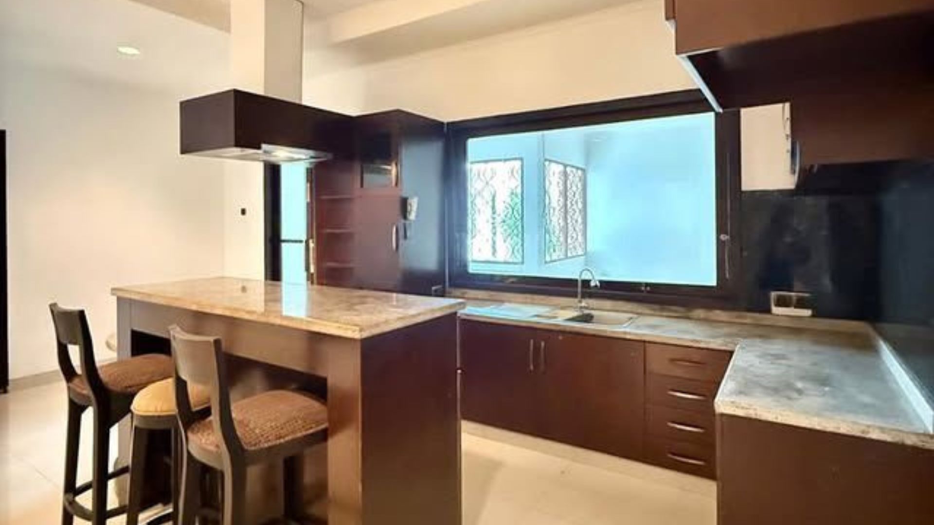 Grand 9BR Home for Large Family Living