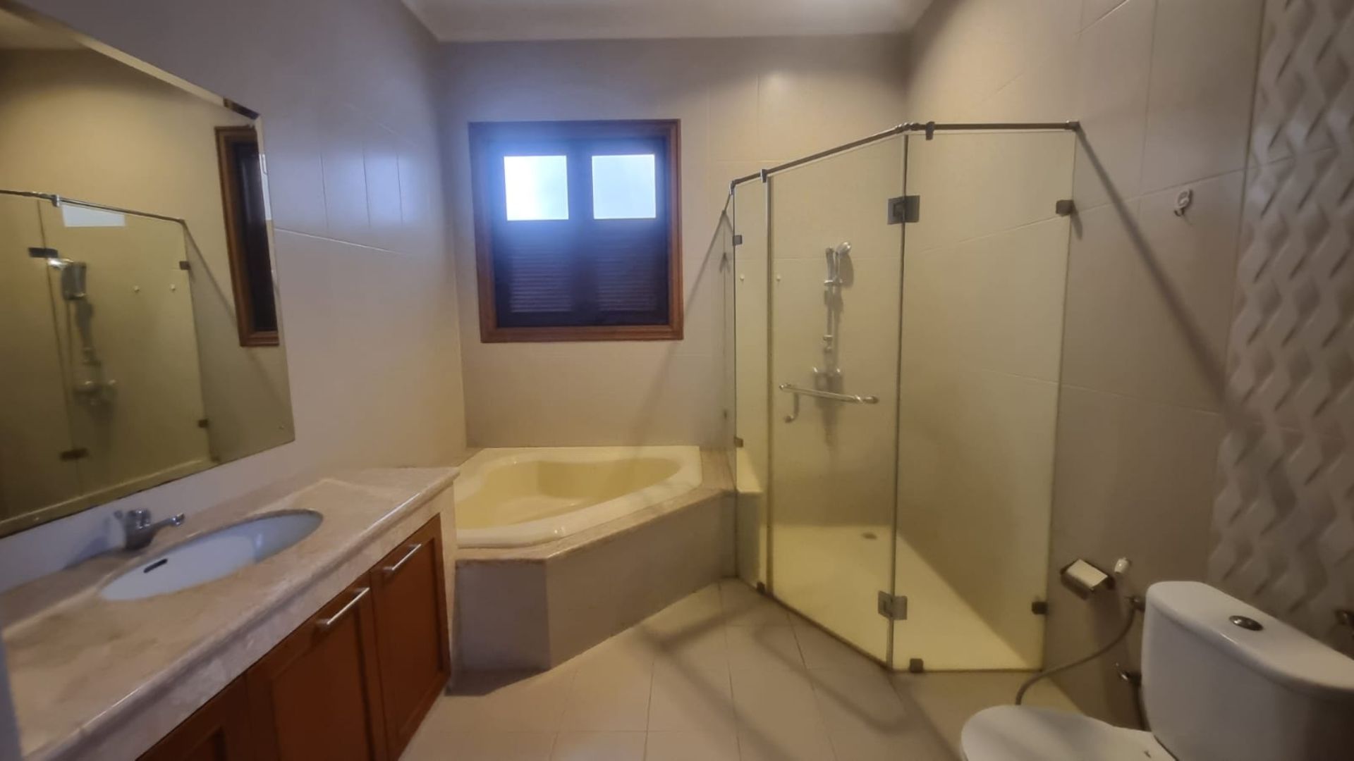 Sophisticated 4BR Family Living – Pondok Indah