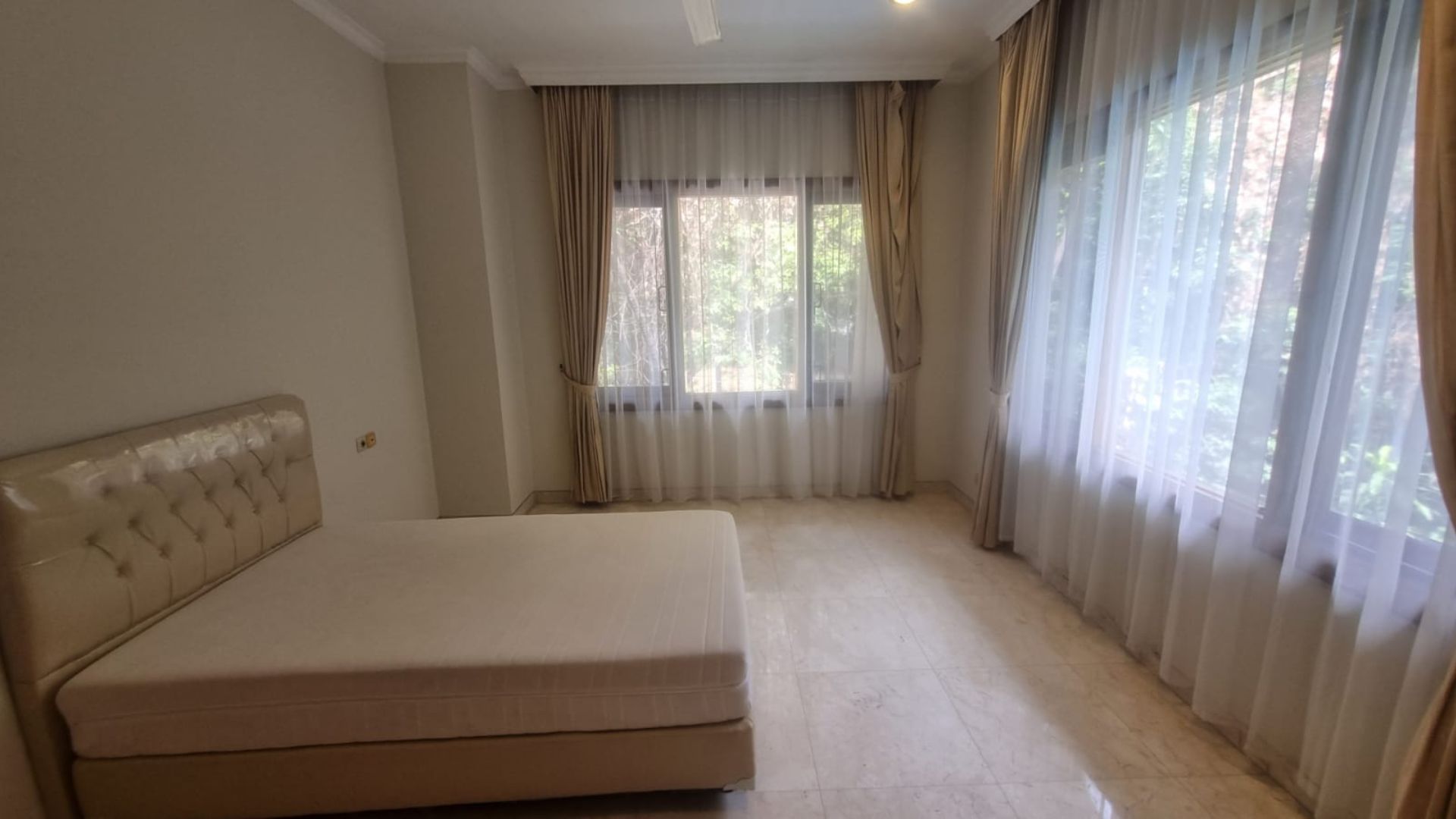 Sophisticated 4BR Family Living – Pondok Indah