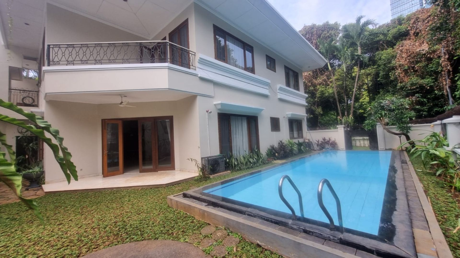 Sophisticated 4BR Family Living – Pondok Indah