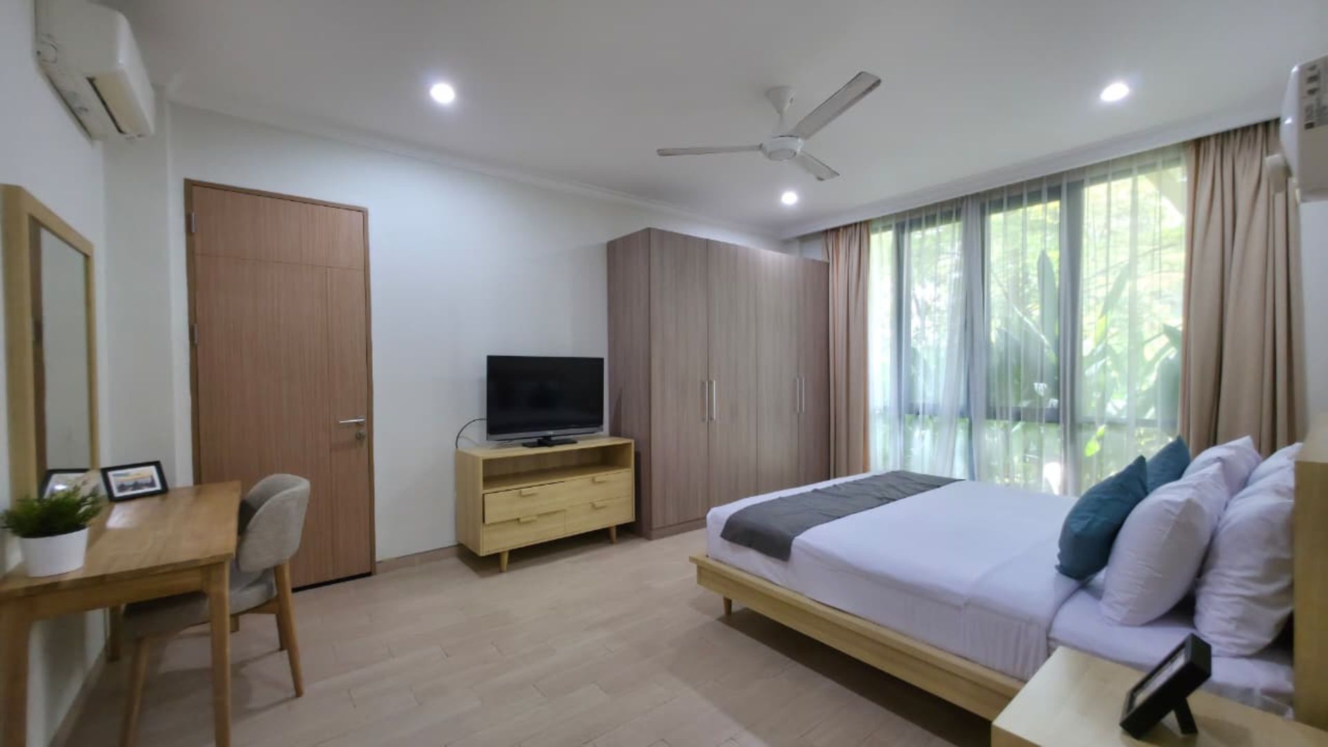 Prestigious 3BR Residence at Executive Paradise