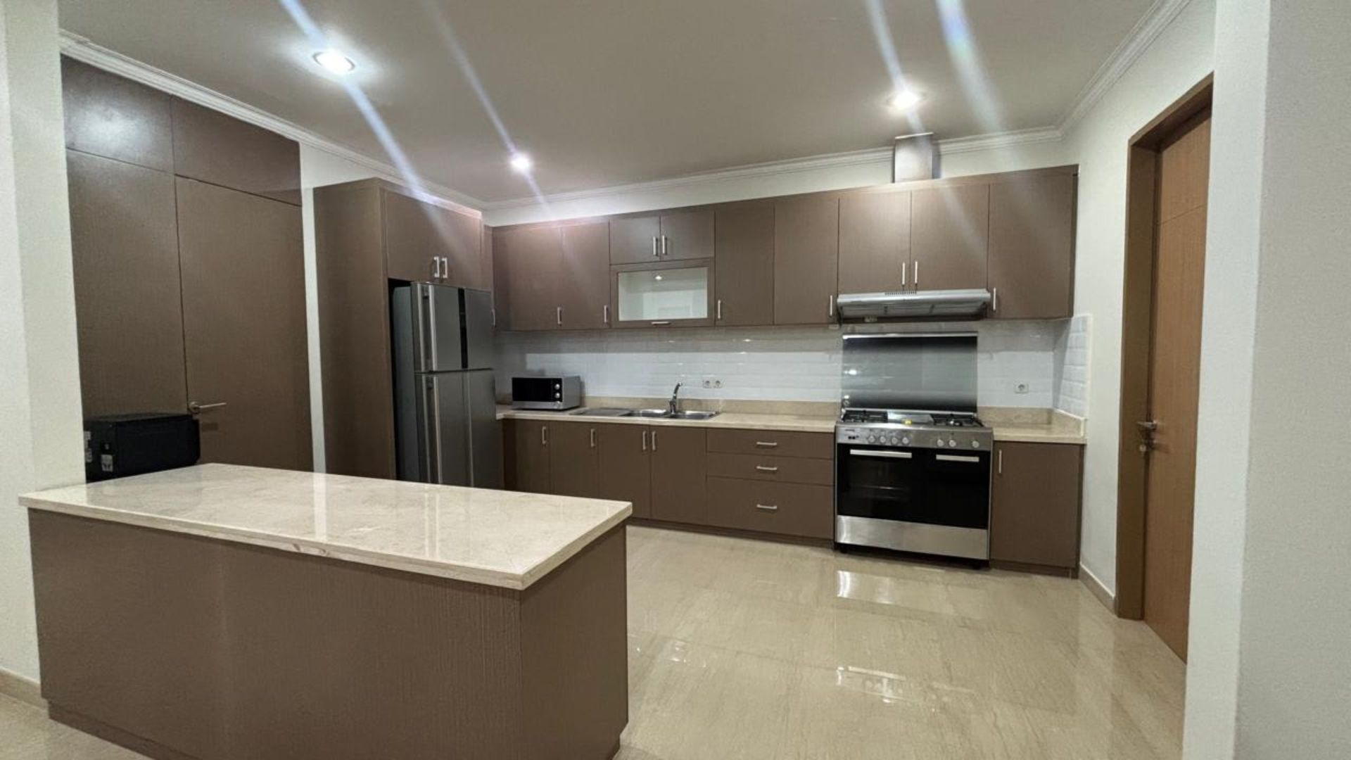 Prestigious 3BR Residence at Executive Paradise