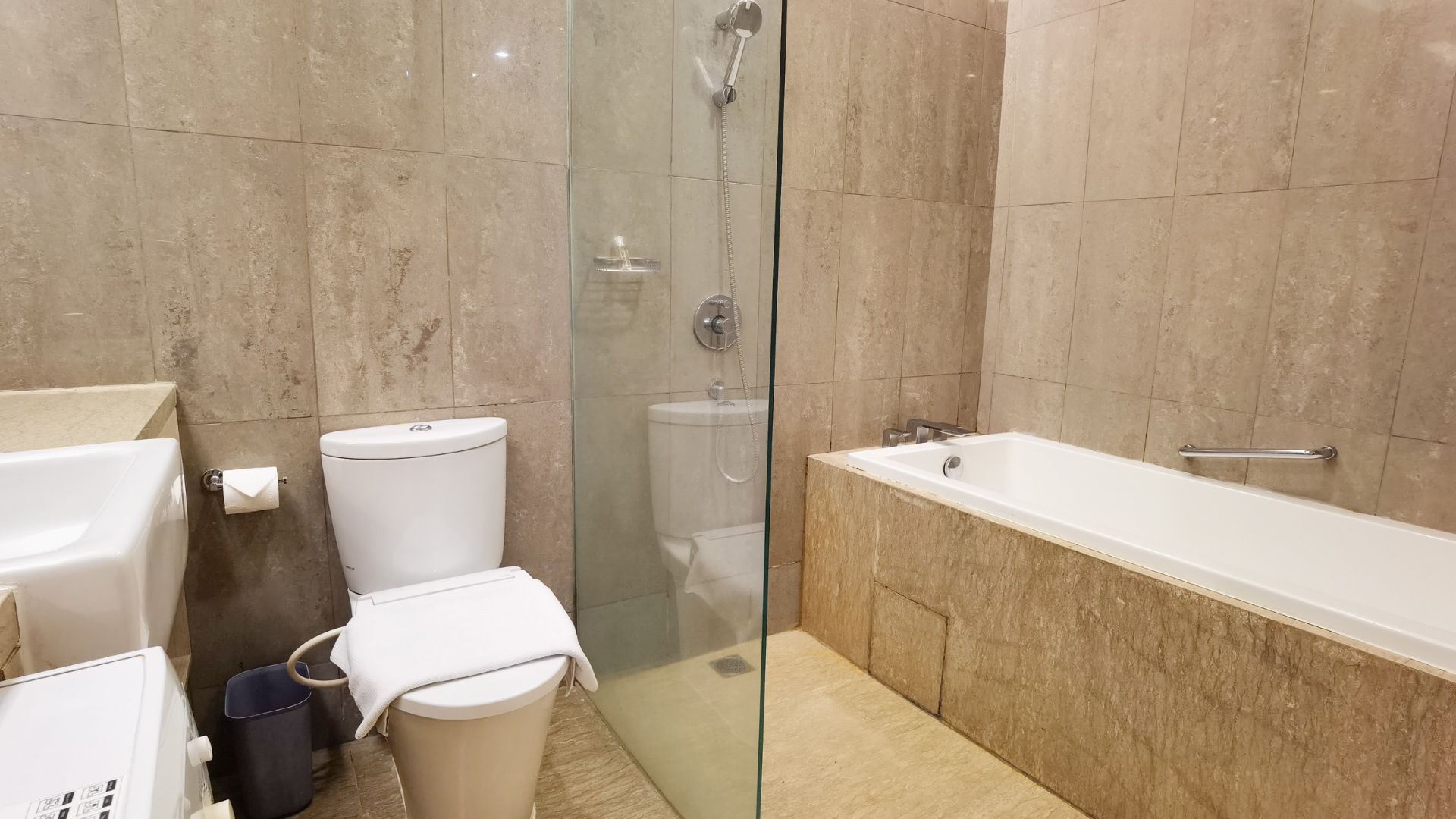 FRASER MENTENG-1BR-BATHROOM Smart Studio Living at Fraser Residence