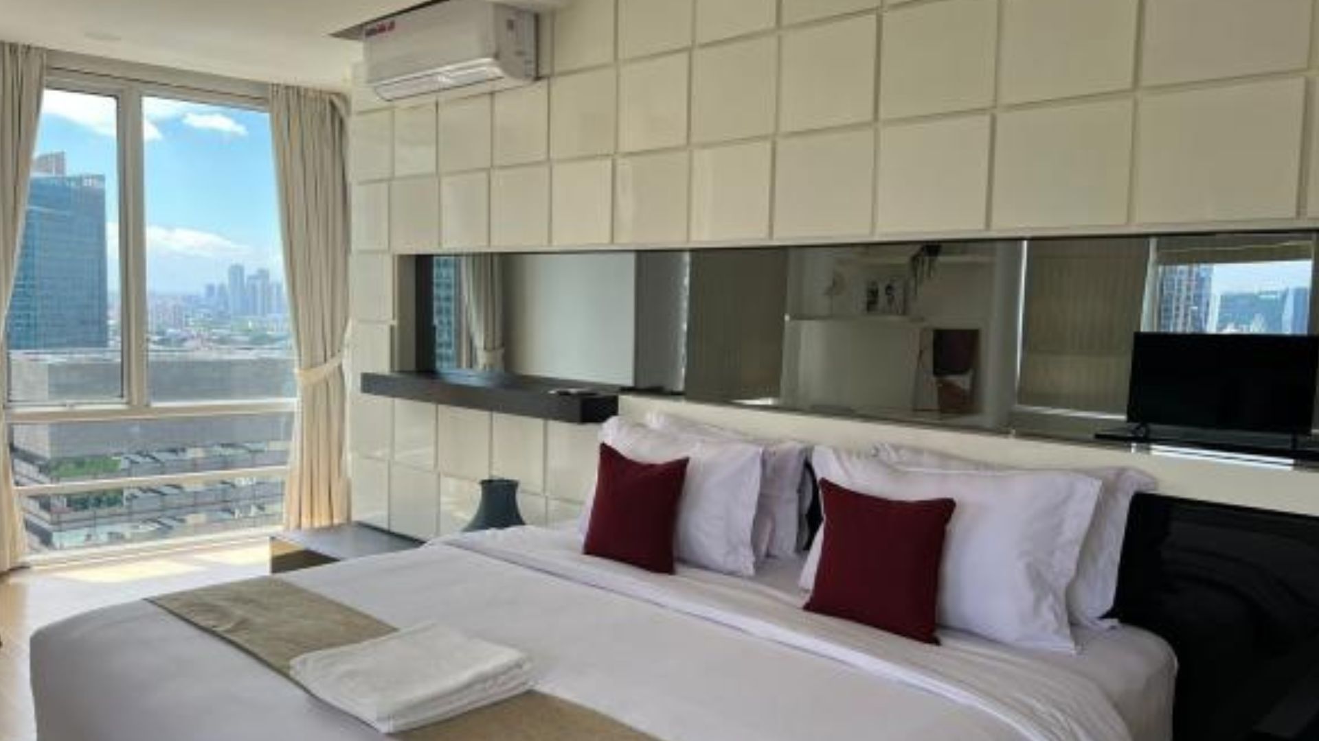 Stylish 3BR City Living at FX Residence