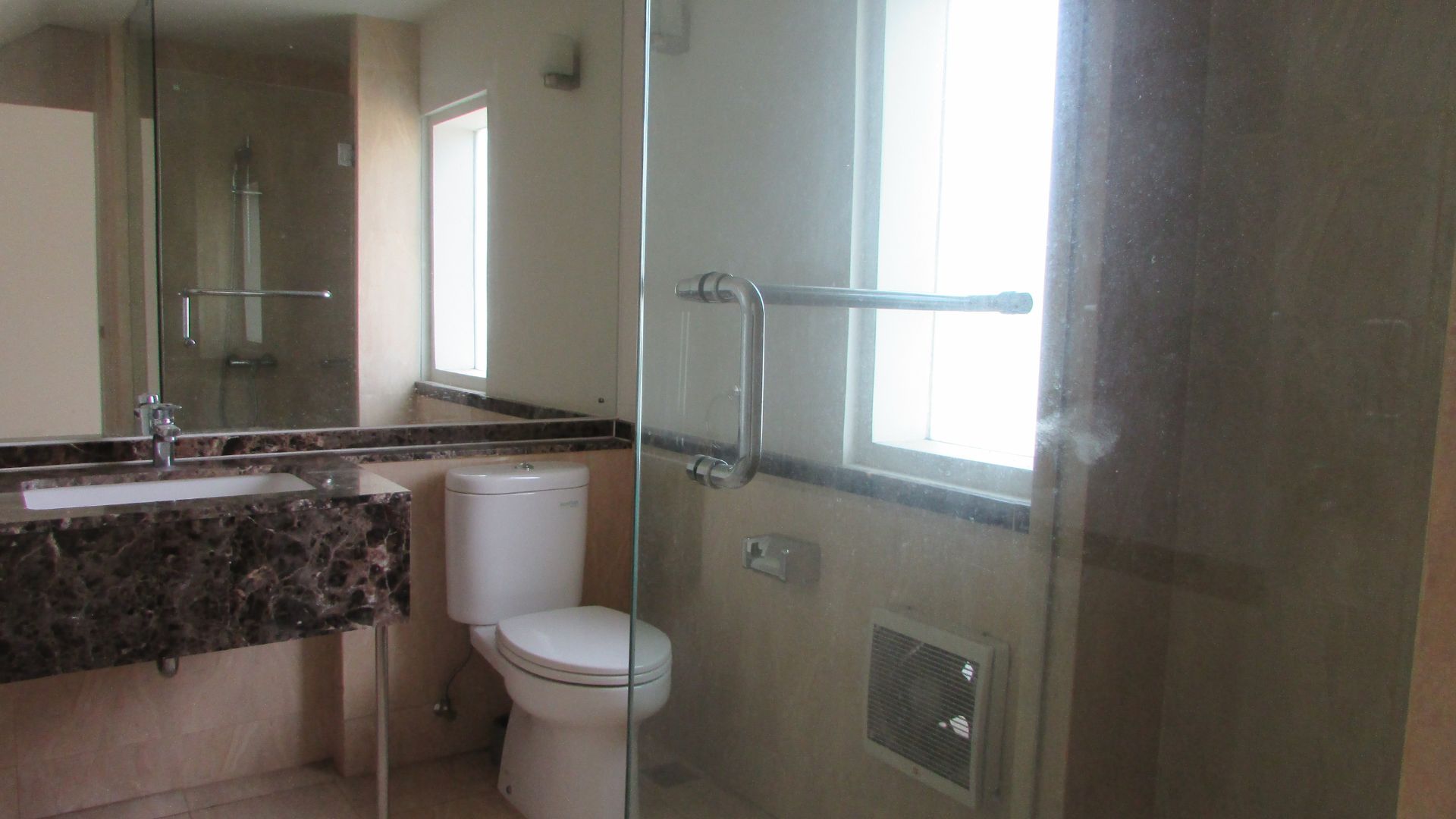 Modern 4BR Home for Comfortable Family – Cilandak