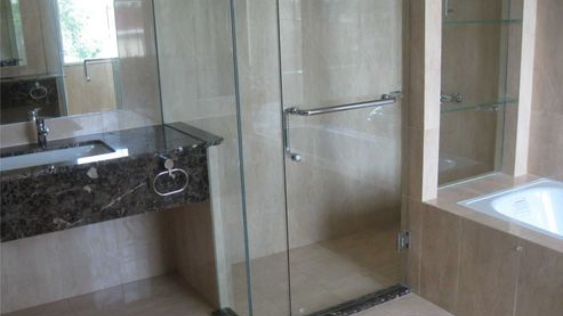 HAJI JAYA 12-4BR-BATHROOM 3 Stylish 4BR Home with Practical Layout – Cilandak