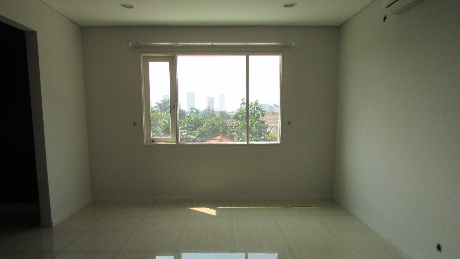 Modern 4BR Home for Comfortable Family – Cilandak