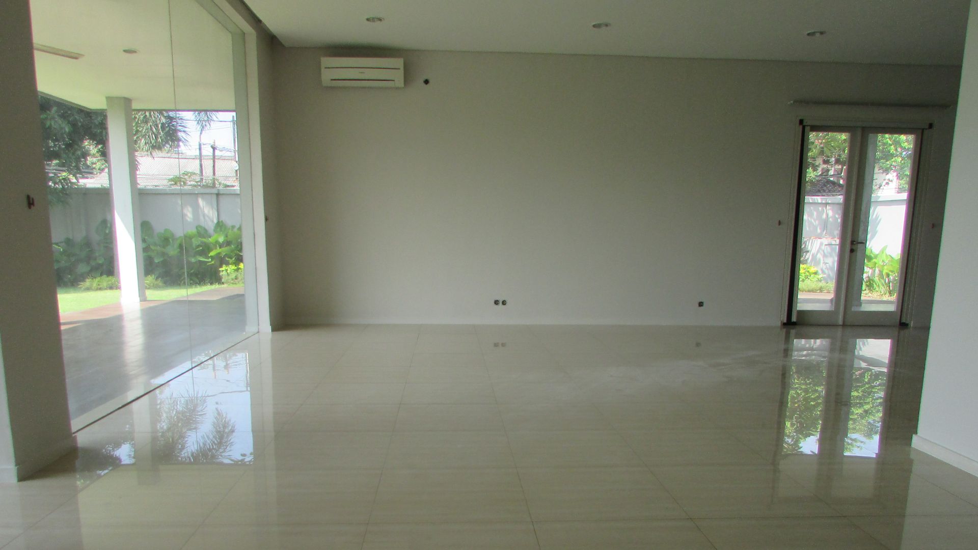 Modern 4BR Home for Comfortable Family – Cilandak