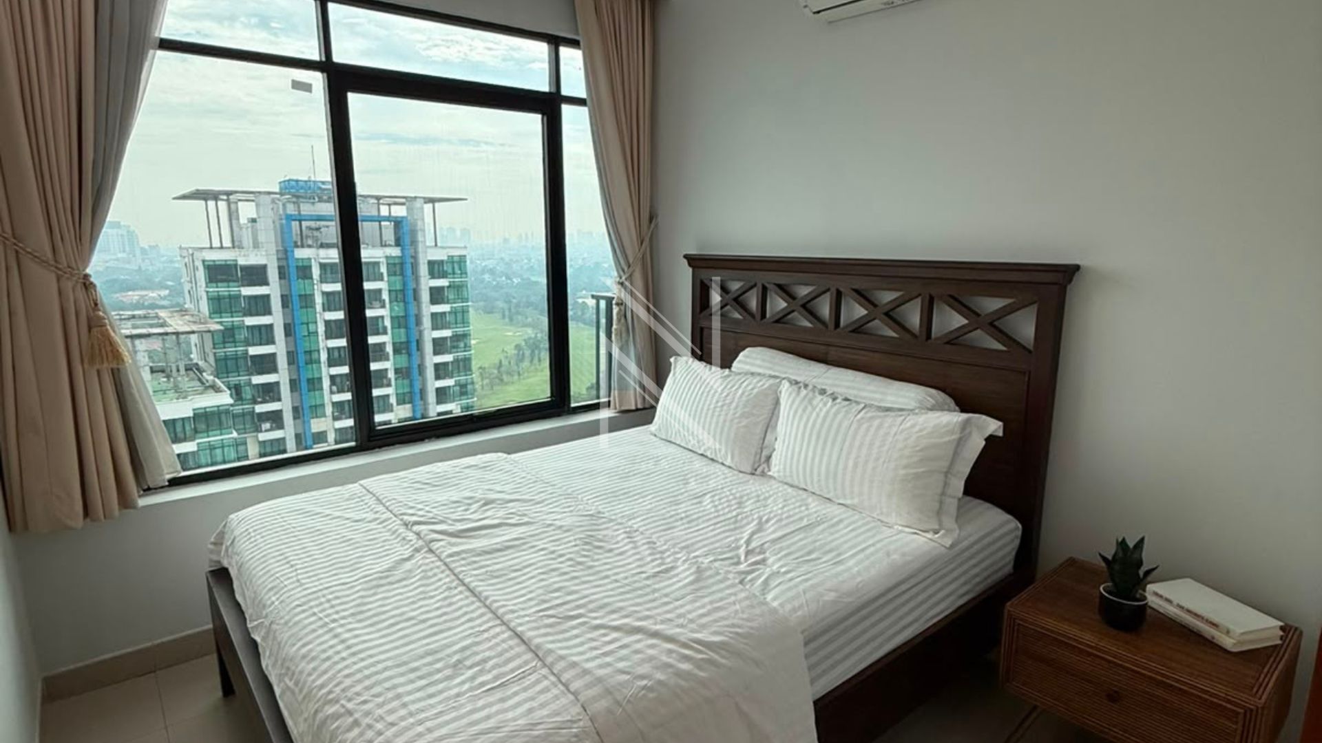 Spacious and Luxury 3+1BR – Hamptons Park