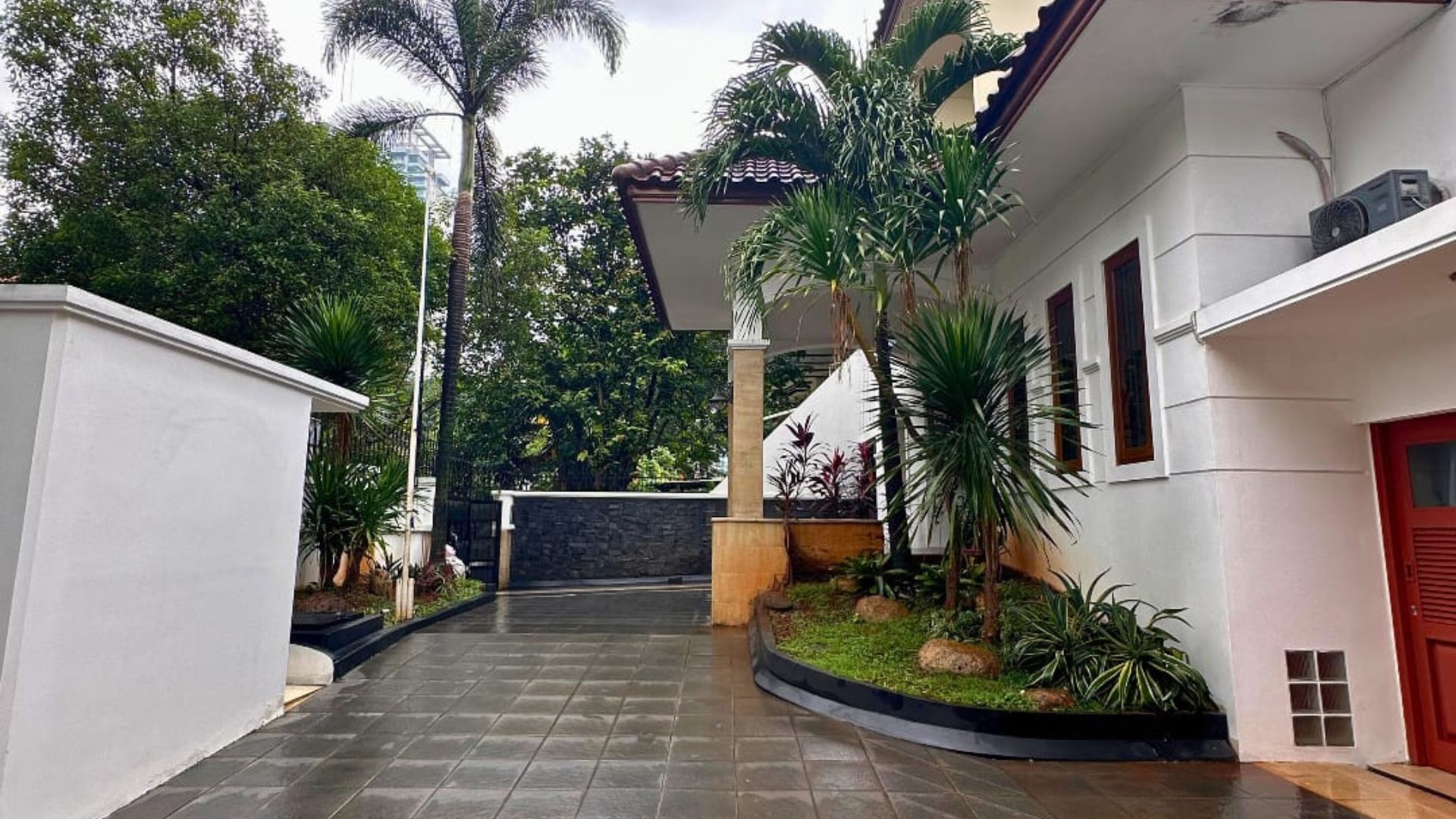 Refined 4BR Home for Urban Families – Kebayoran Baru