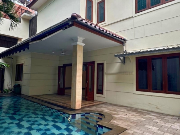 KEBAYORAN-4BR-SWIMMING POOL
