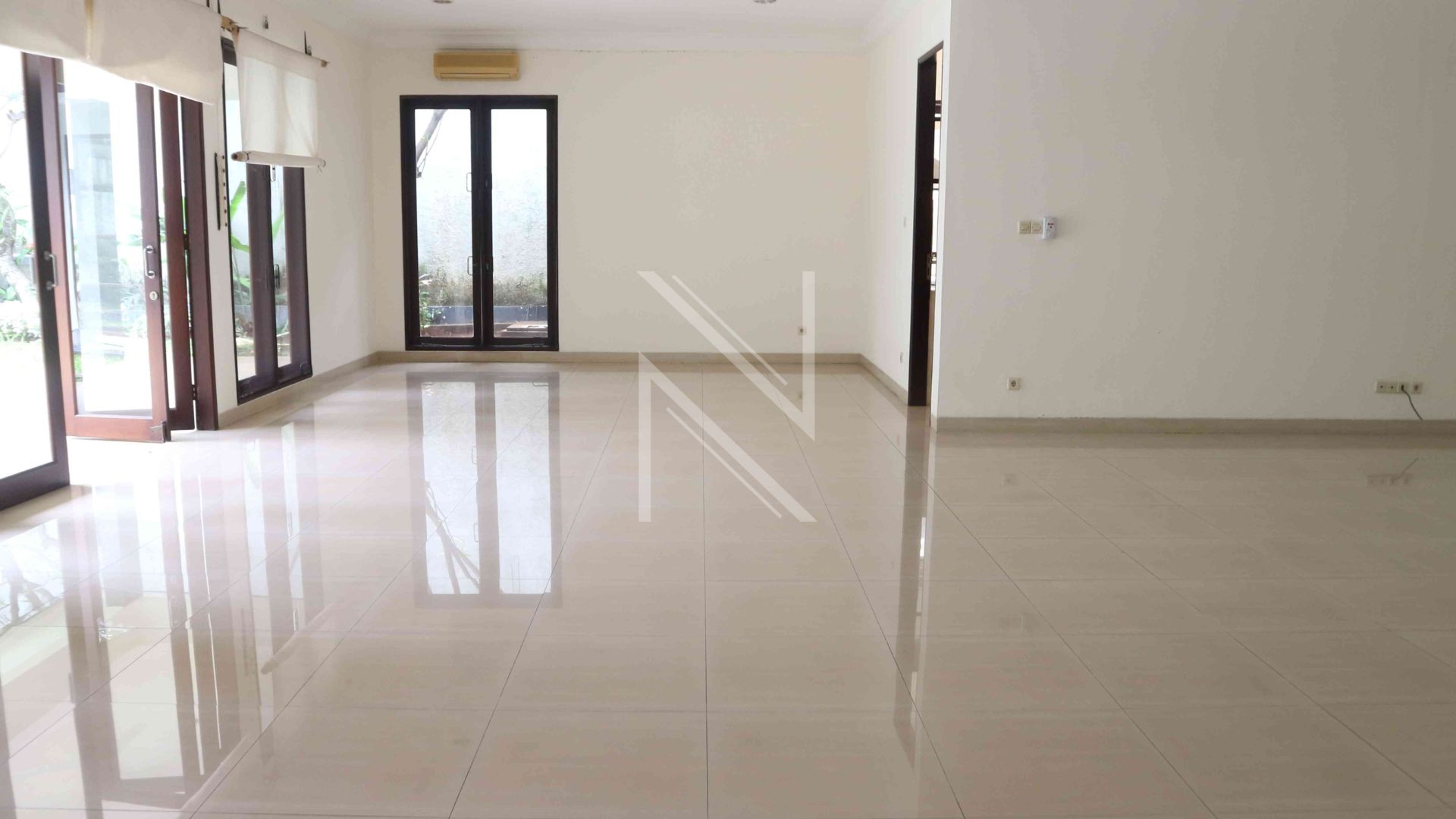 Prestigious 4BR Family House with Private Garden
