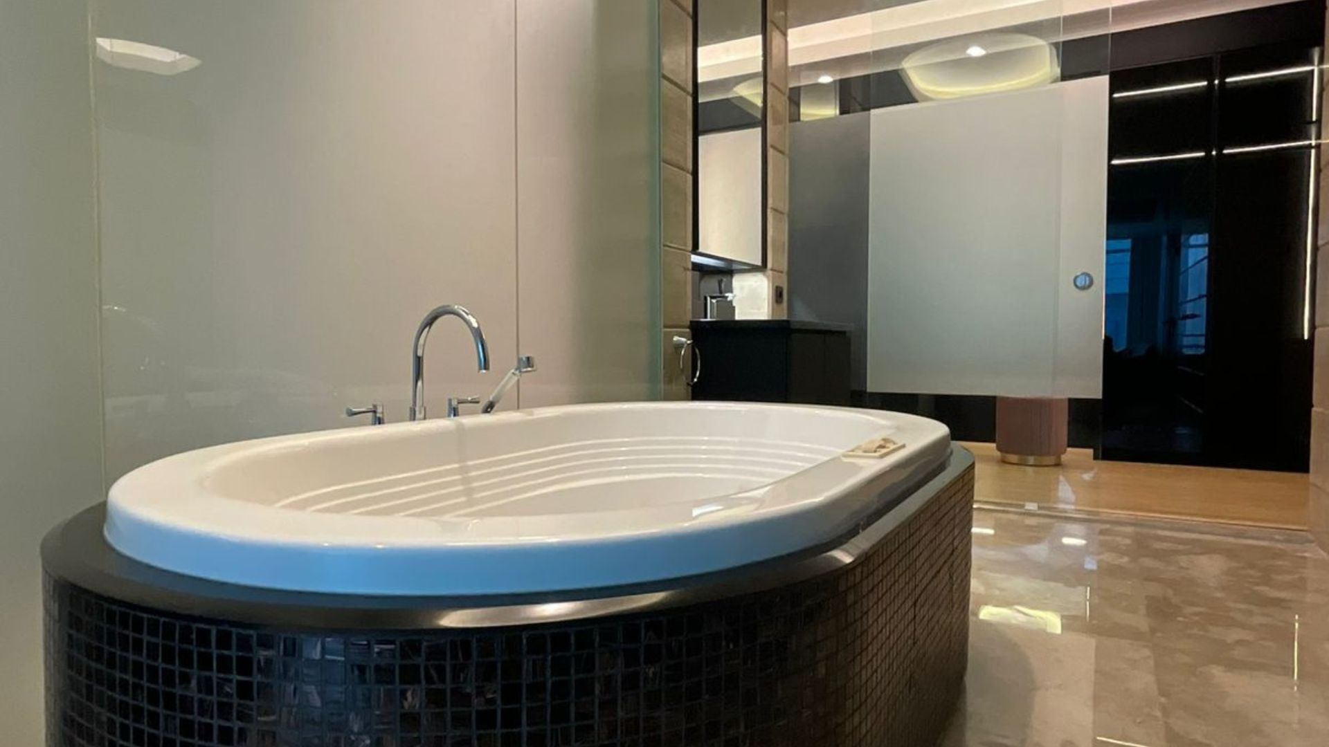 KEMPINSKI PRIVATE RESIDENCE-2BR-BATHROOM Stylish 2BR Urban Stay at Kempinski Private Residence