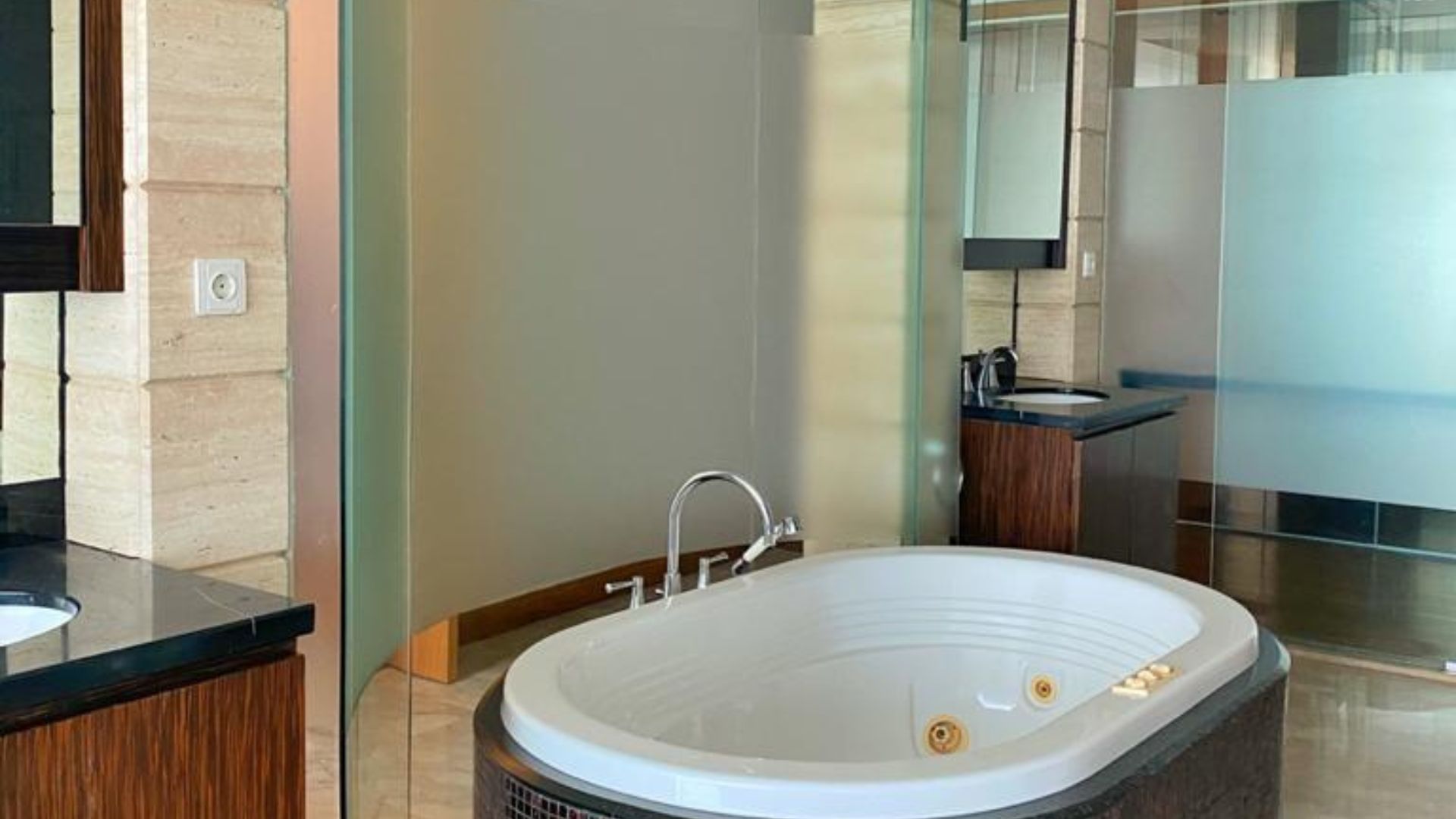 Prime 2BR Living at Kempinski Private Residence