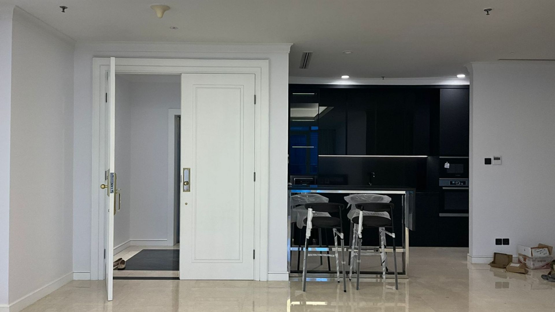 KEMPINSKI PRIVATE RESIDENCE-2BR-FOYER & KITCHEN AREA Stylish 2BR Urban Stay at Kempinski Private Residence