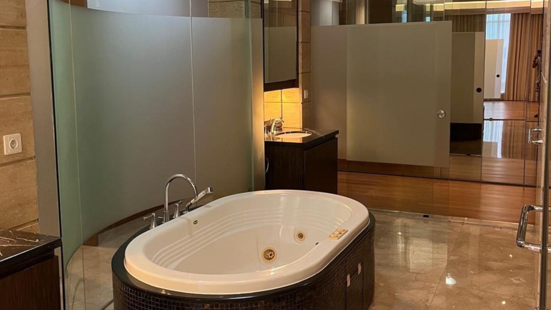 KEMPINSKI PRIVATE RESIDENCE-3BR-BATHROOM Prestigious 3BR for Family at Kempinski Private Residence