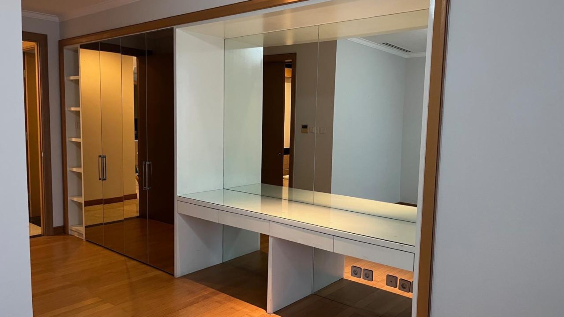 KEMPINSKI PRIVATE RESIDENCE-3BR-WARDROBE AREA Prestigious 3BR for Family at Kempinski Private Residence