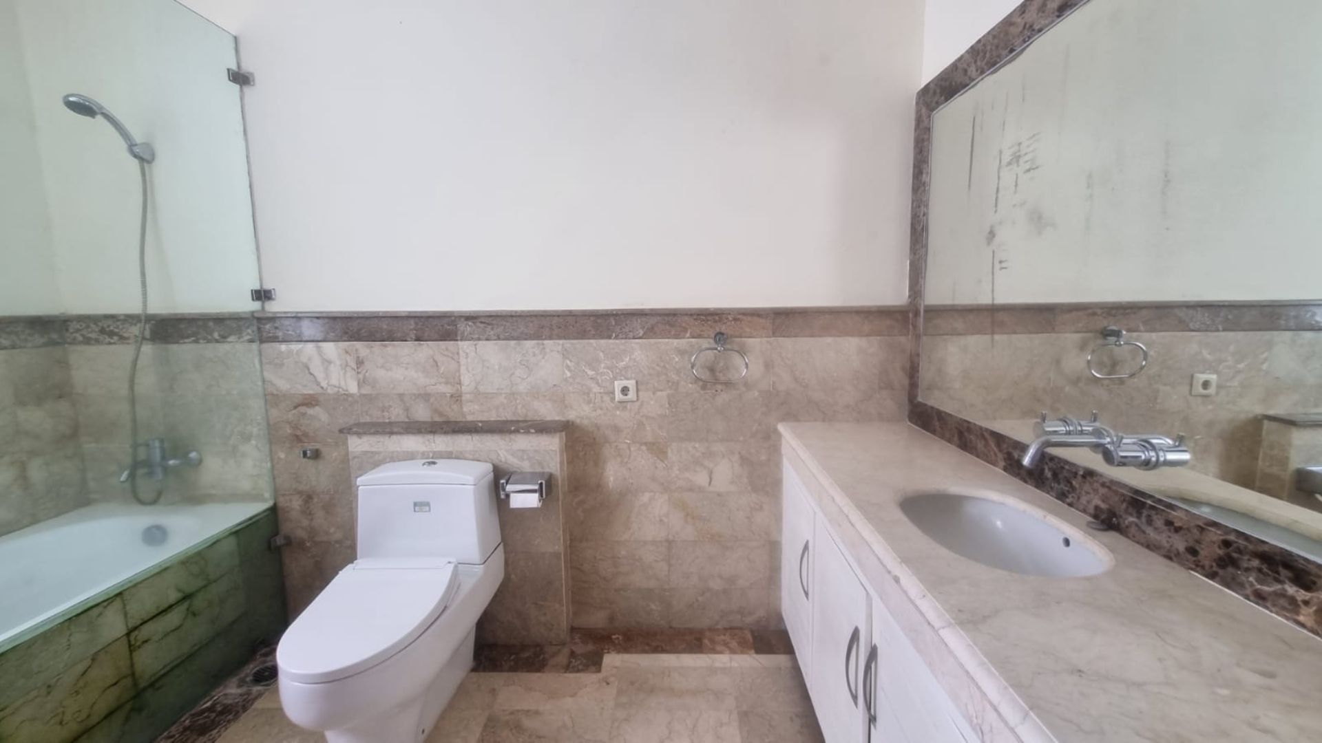 KENCANA INDAH 2 TF 1 NO.1-4BR-BATHROOM 1 Exclusive 4BR Private Home at Pondok Indah
