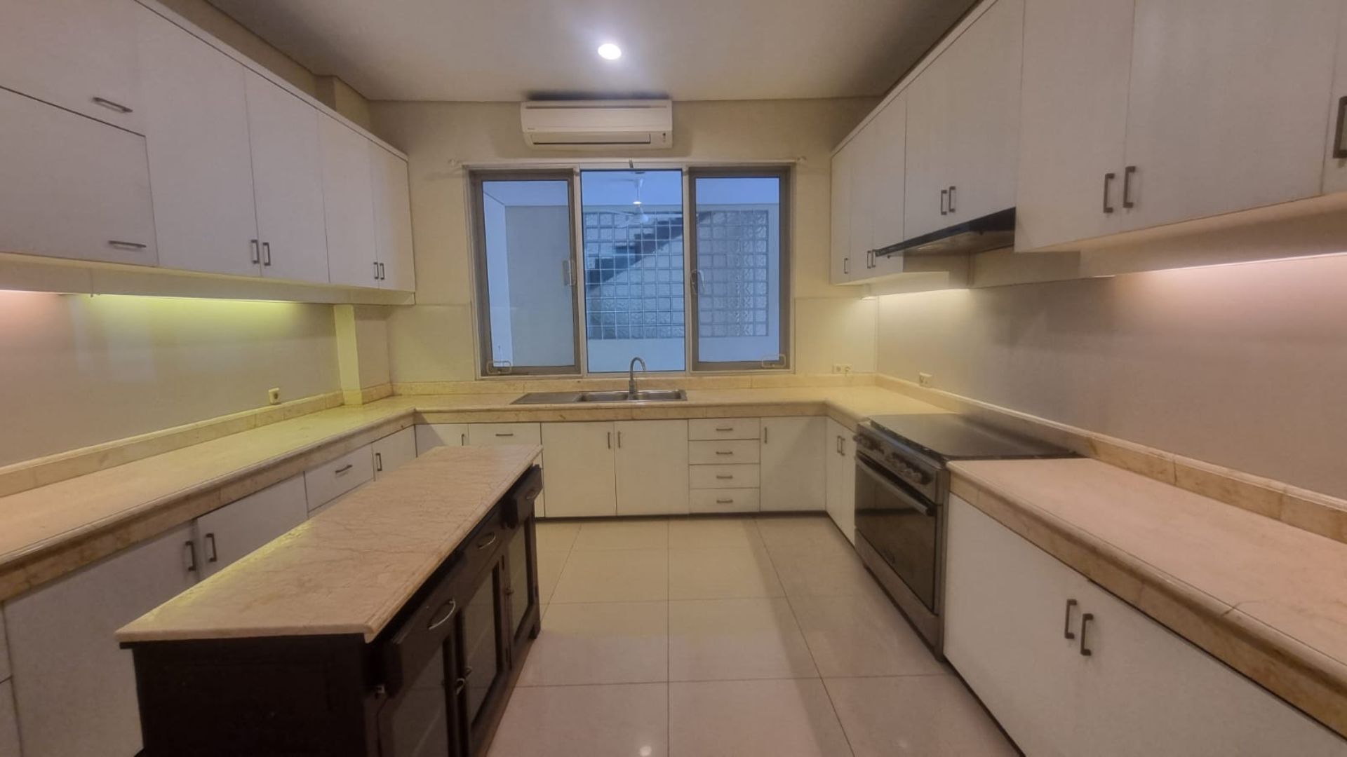 KENCANA INDAH 2 TF 1 NO.1-4BR-KITCHEN AREA ANGLE 2 Exclusive 4BR Private Home at Pondok Indah