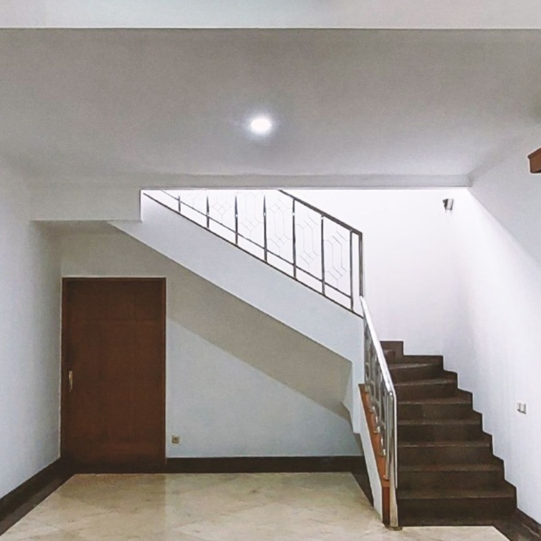 Kebayoran Baru - Ciawi 6 No 4 - Living Area 2.jpg