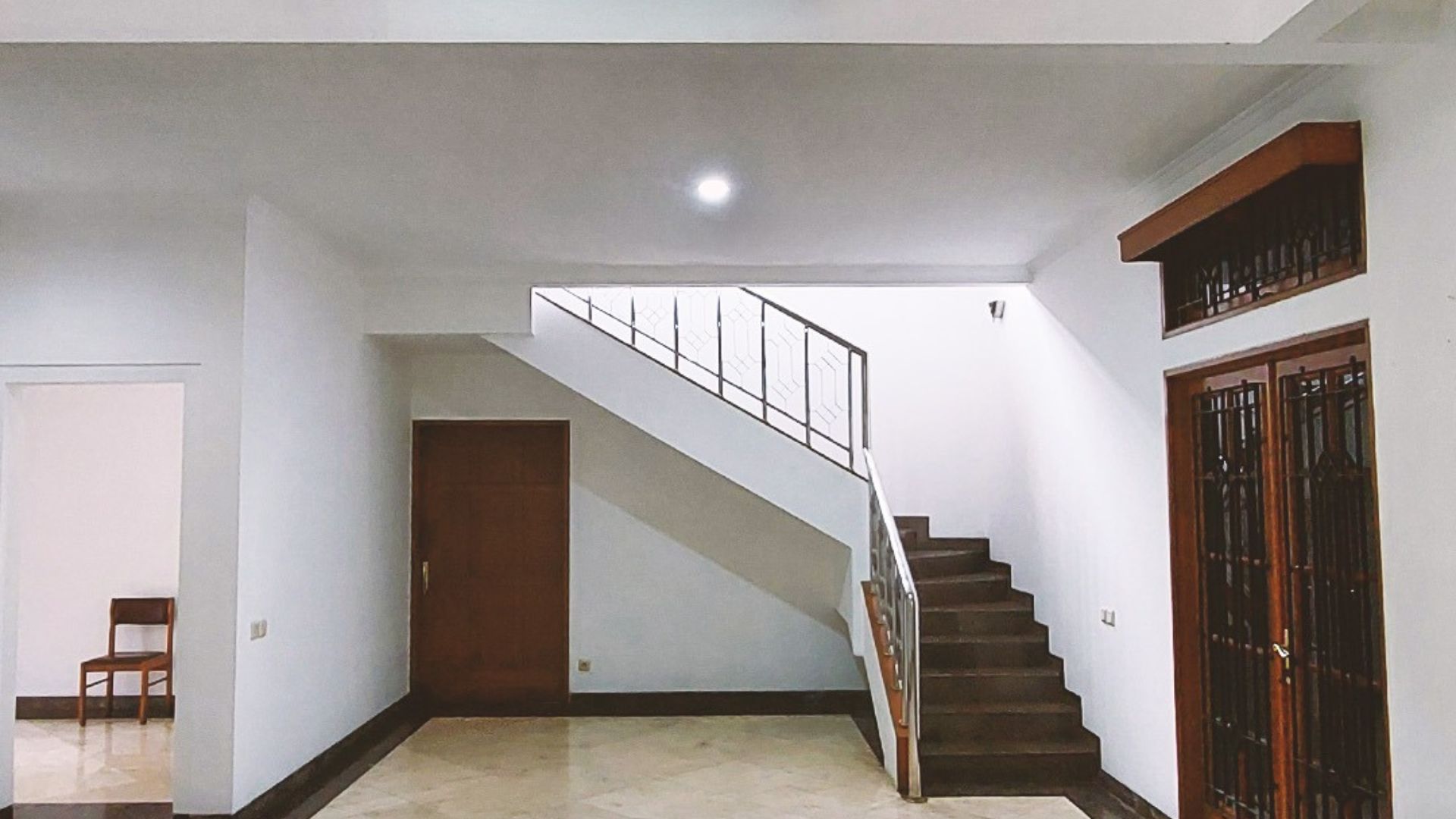 Kebayoran Baru - Ciawi 6 No 4 - Living Area 2.jpg