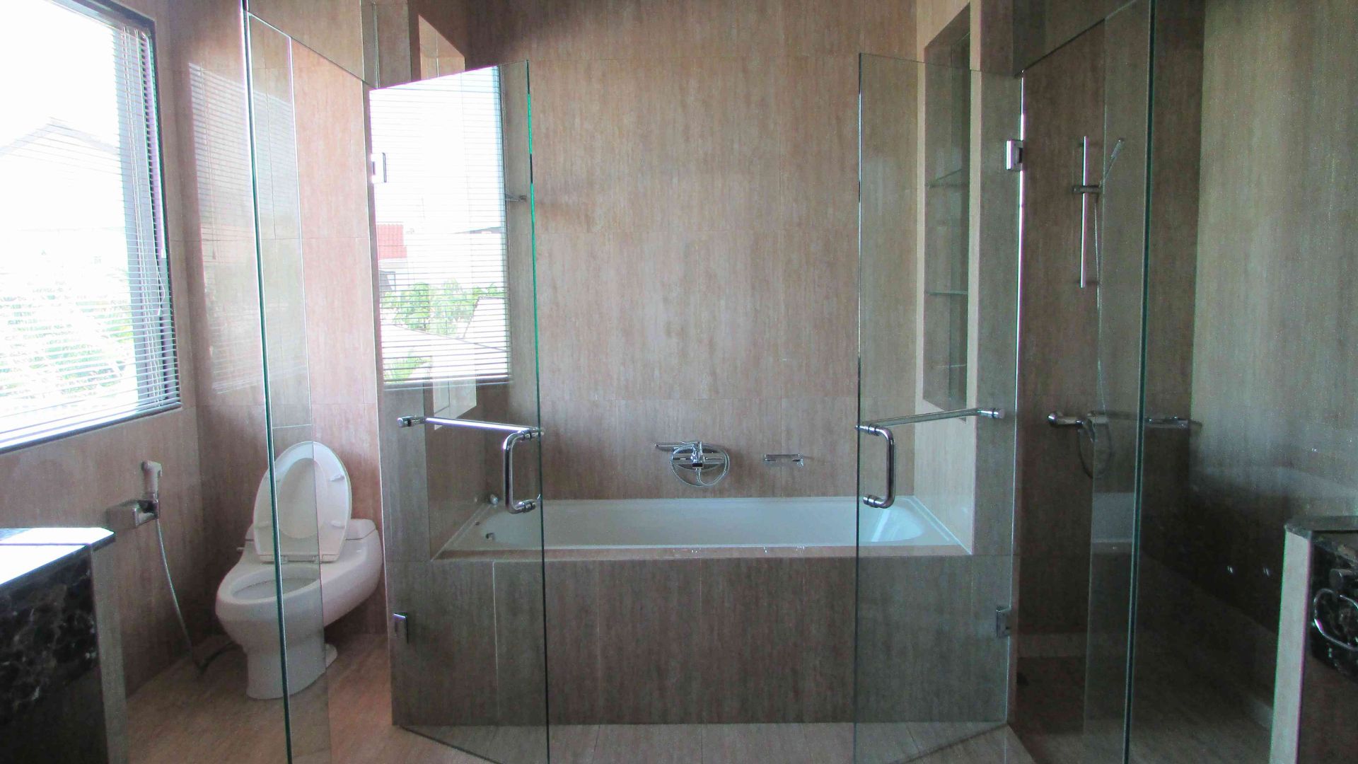 Kebayoran Baru – Cilandak Tengah 2 Kav D – Bathroom.jpg Stylish 4BR Urban Sanctuary in Cilandak
