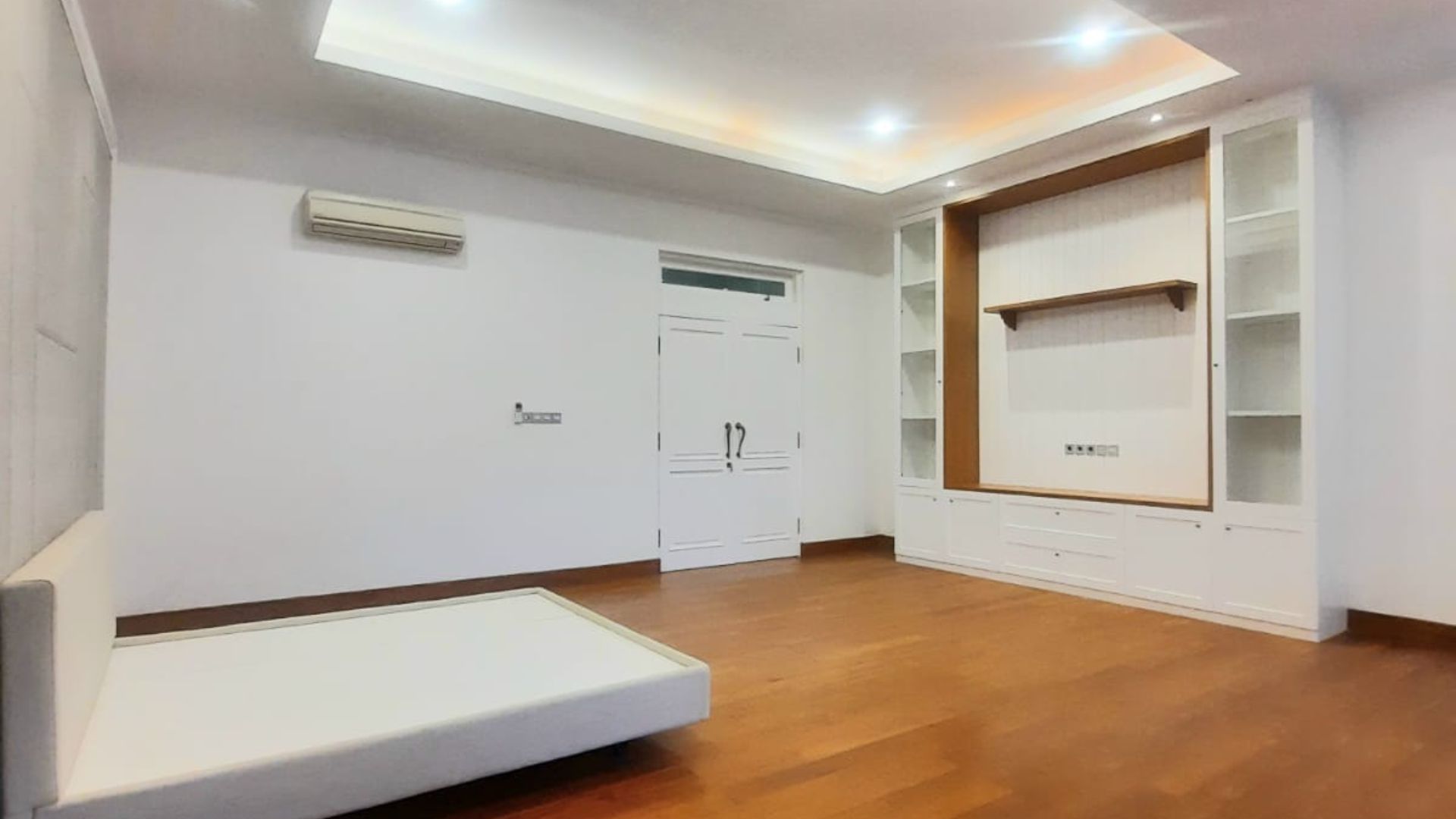 Modern 4BR Family Home in Kebayoran Baru