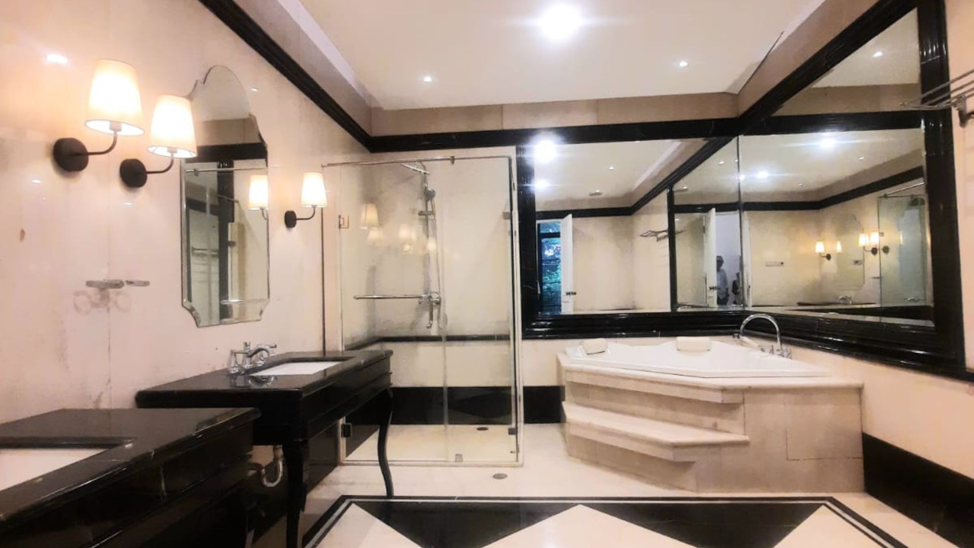 Modern 4BR Family Home in Kebayoran Baru