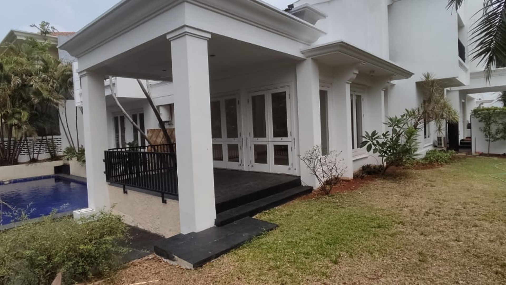 Prestigious 5BR Family Haven – Pondok Indah