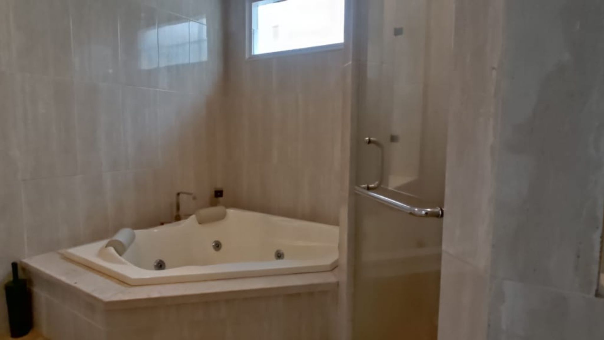Prestigious 5BR Family Haven – Pondok Indah