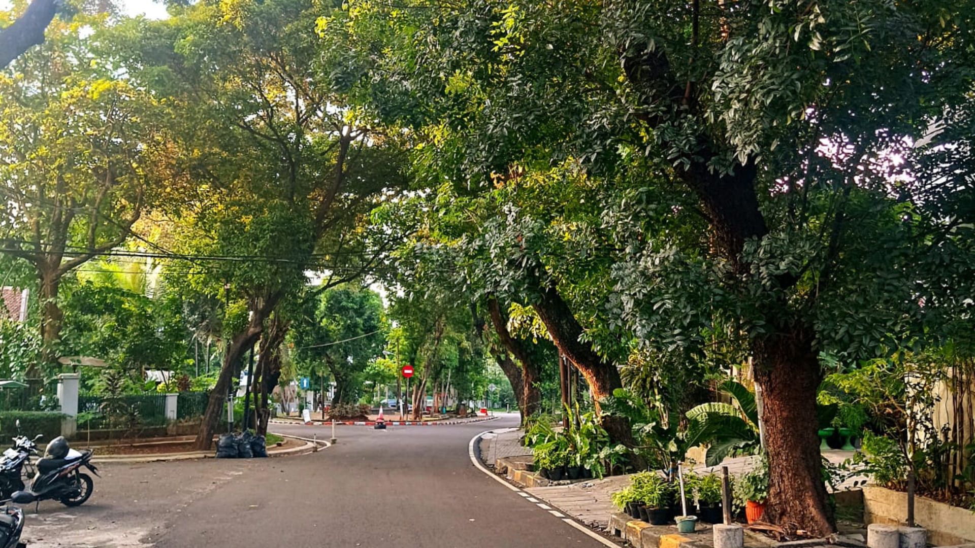 Stylish 3BR Urban Home at Kebayoran Baru