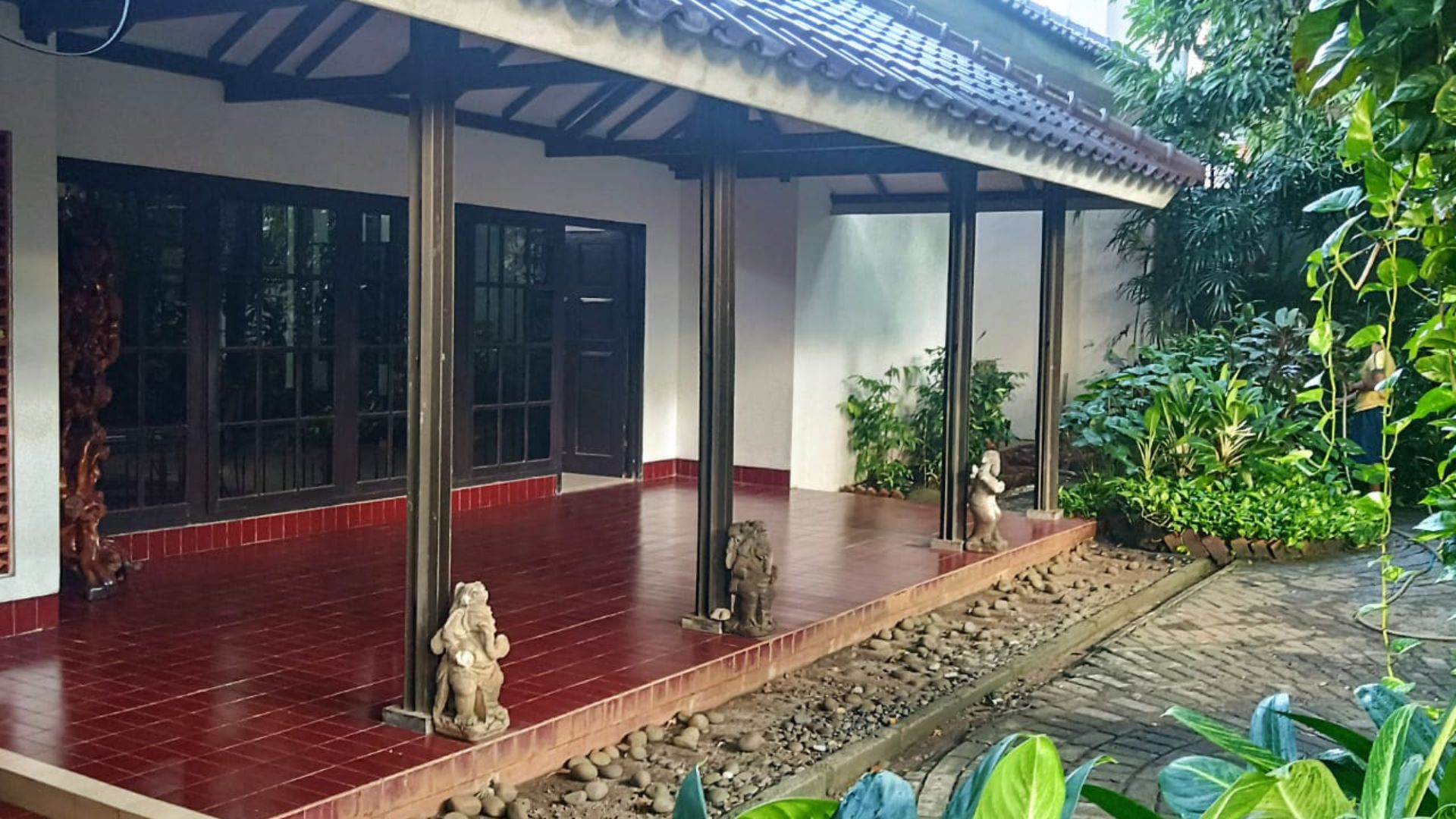 Stylish 3BR Urban Home at Kebayoran Baru