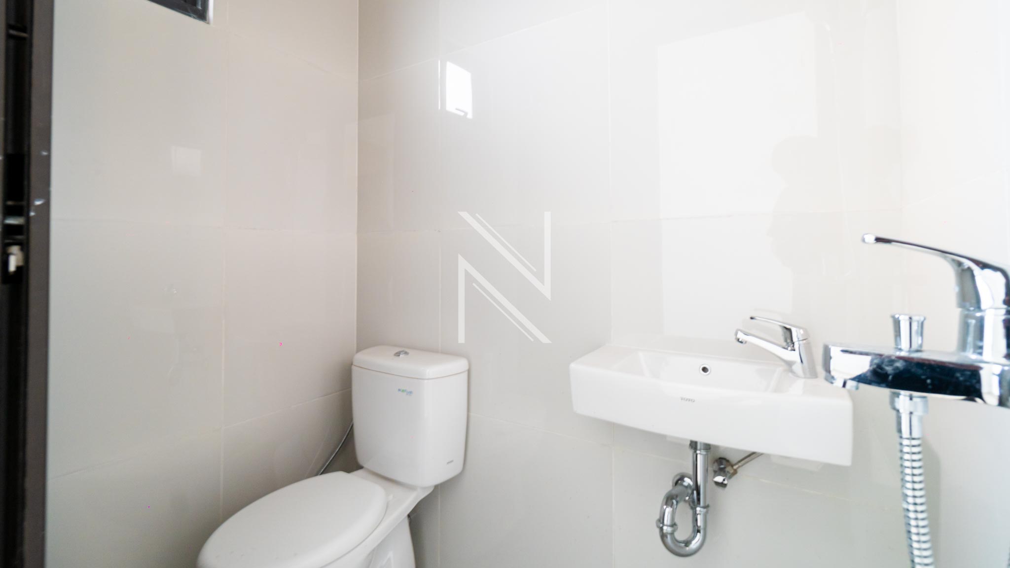 LeParc-3BR-BATHROOM AT MAID ROOM Refined 3BR Residence at Le Parc
