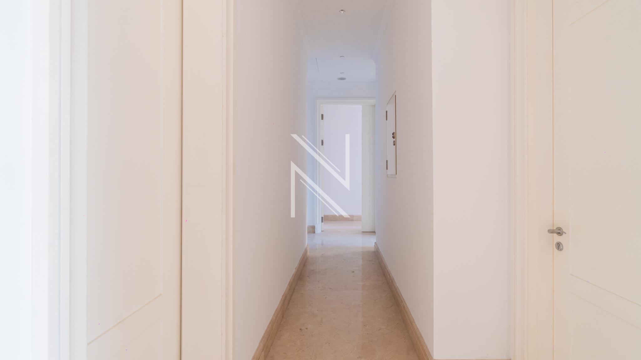 LeParc-3BR-CORRIDOR Refined 3BR Residence at Le Parc