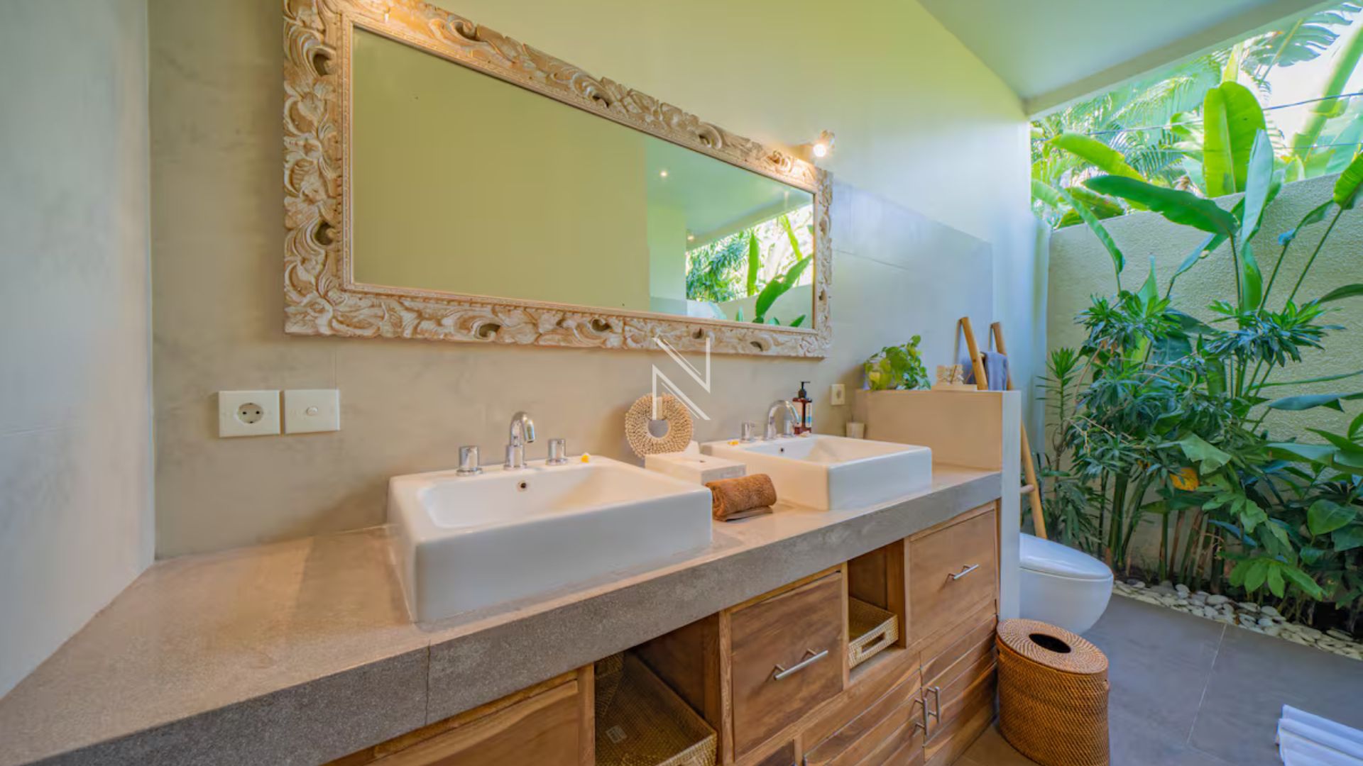 Lea Bali – Bathroom Spacious 5BR Stay at Villa Lea