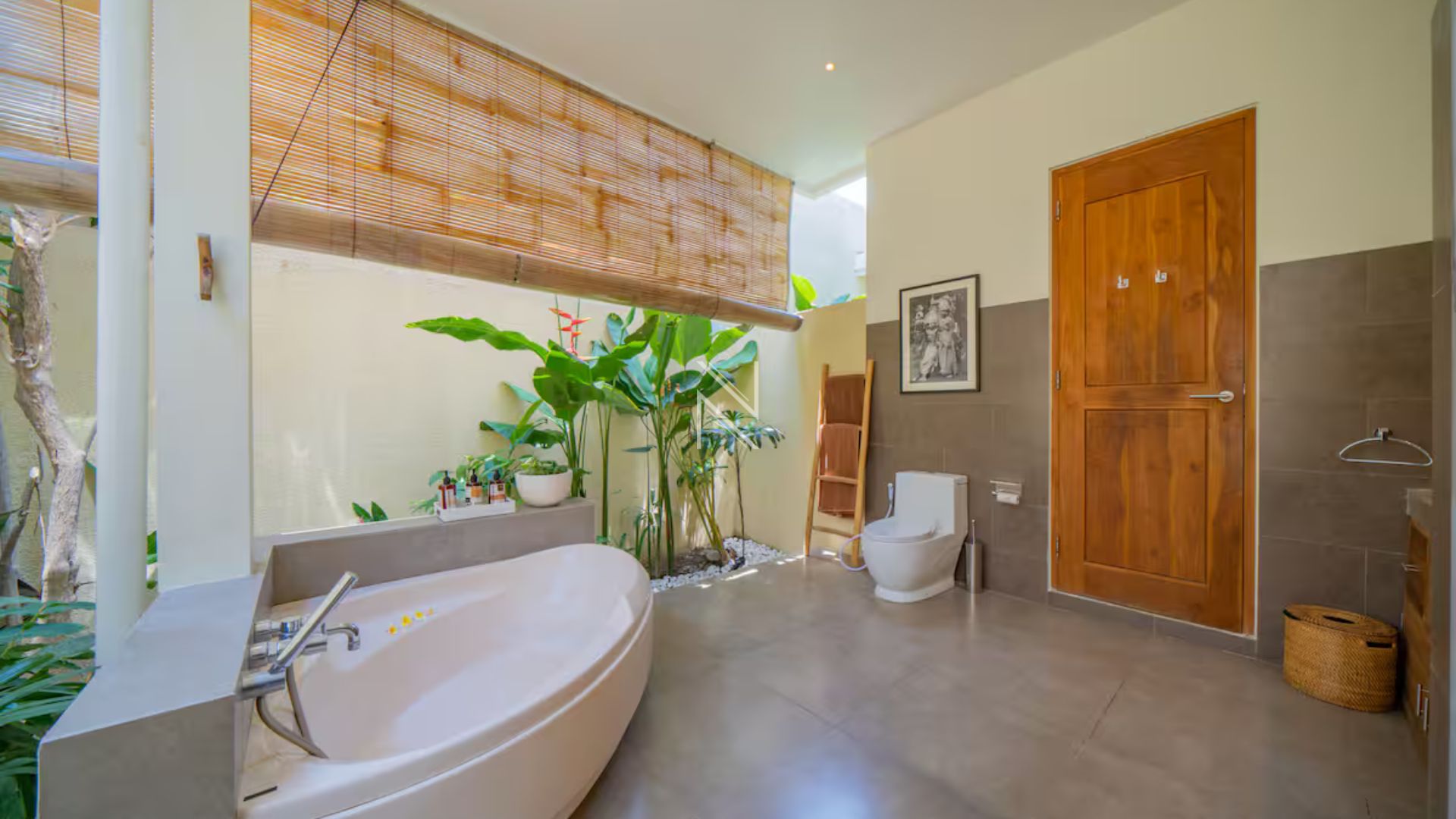 Lea Bali – Master Bathroom Expansive 7BR Home at Villa Lea Bali