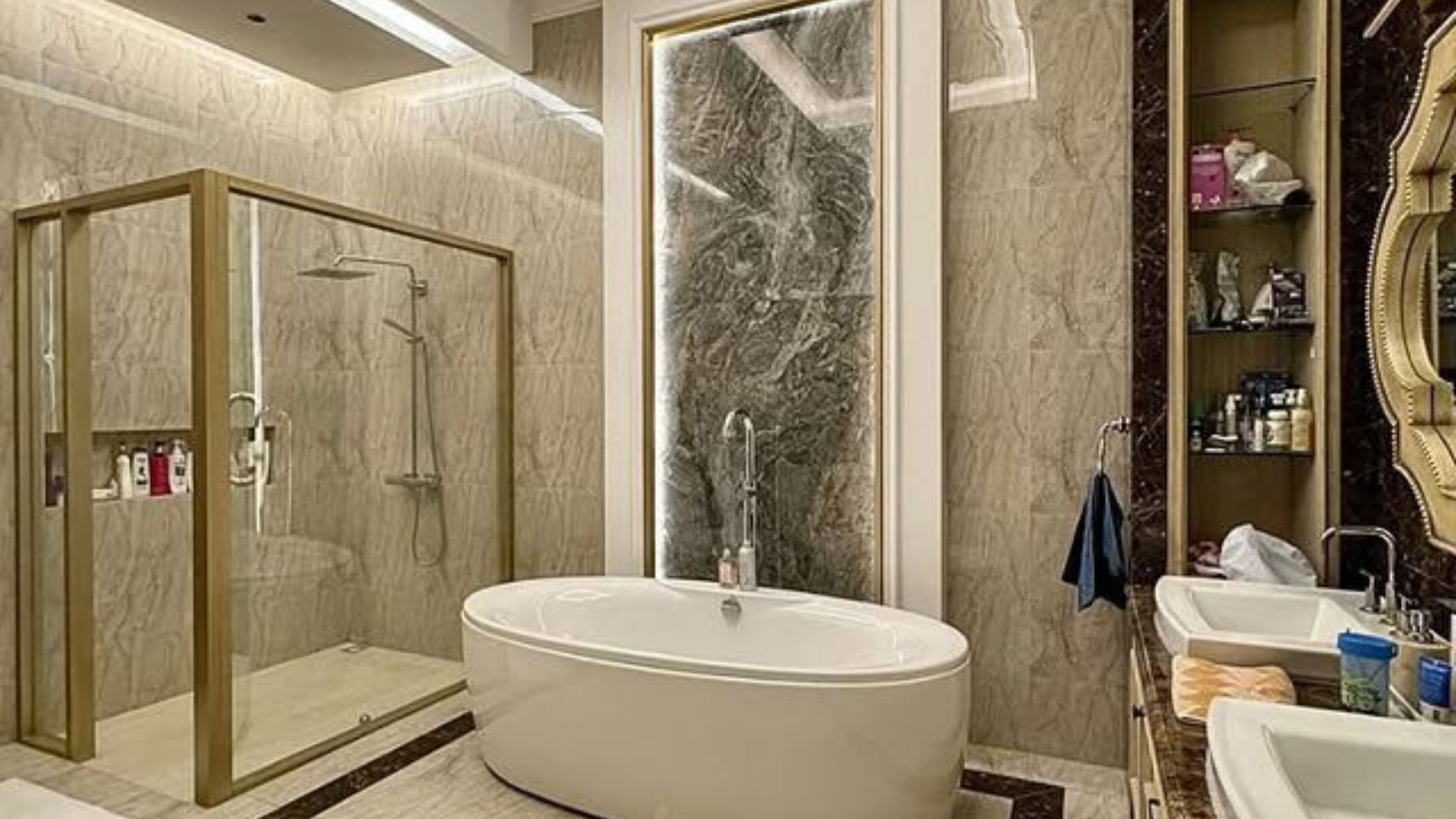 Grand 5BR Residence for Central Stay – Menteng