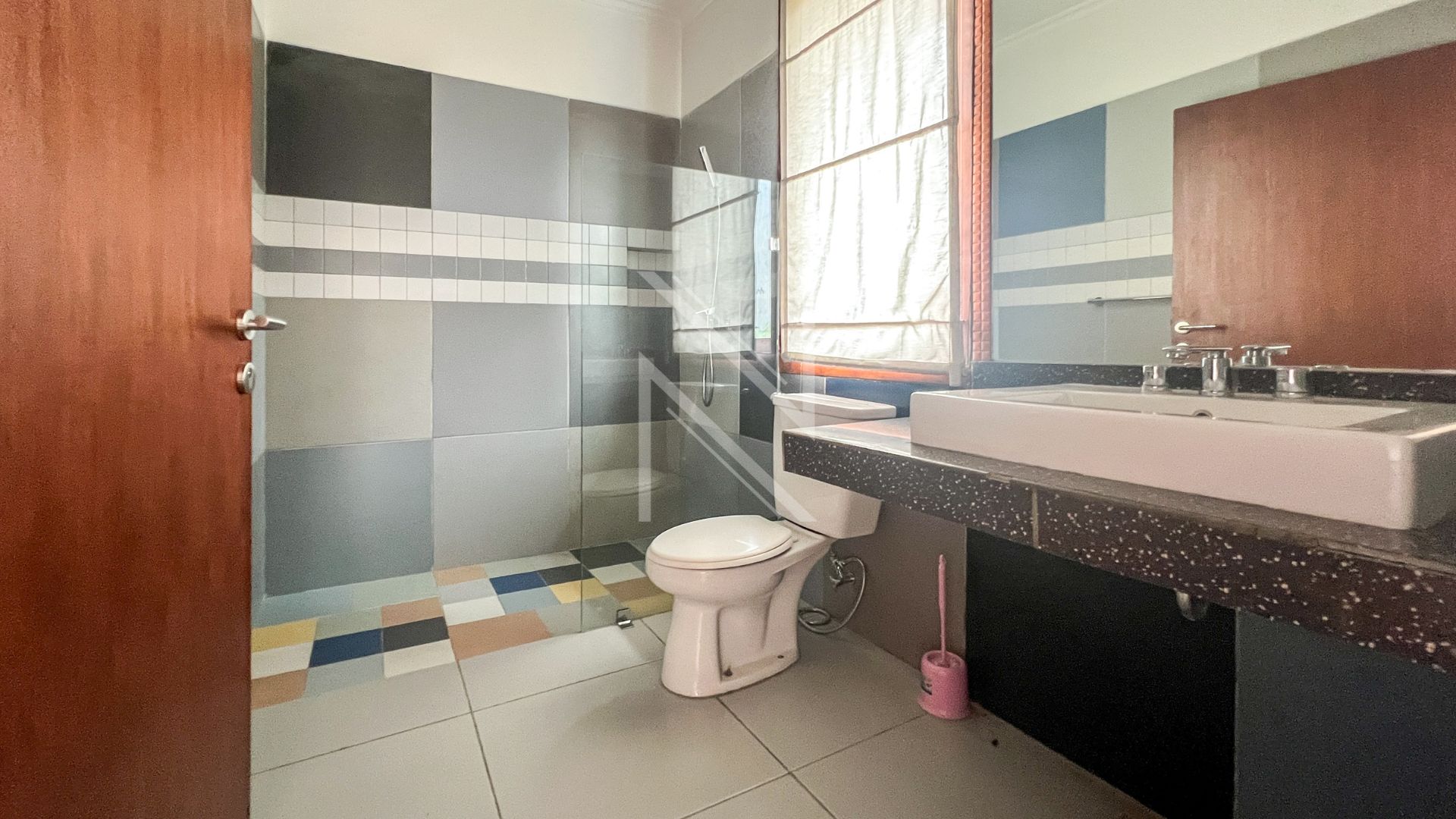 MENTENG – NO MTG036 – BATHROOM 1 Timeless 3BR Family Home in Prime Menteng