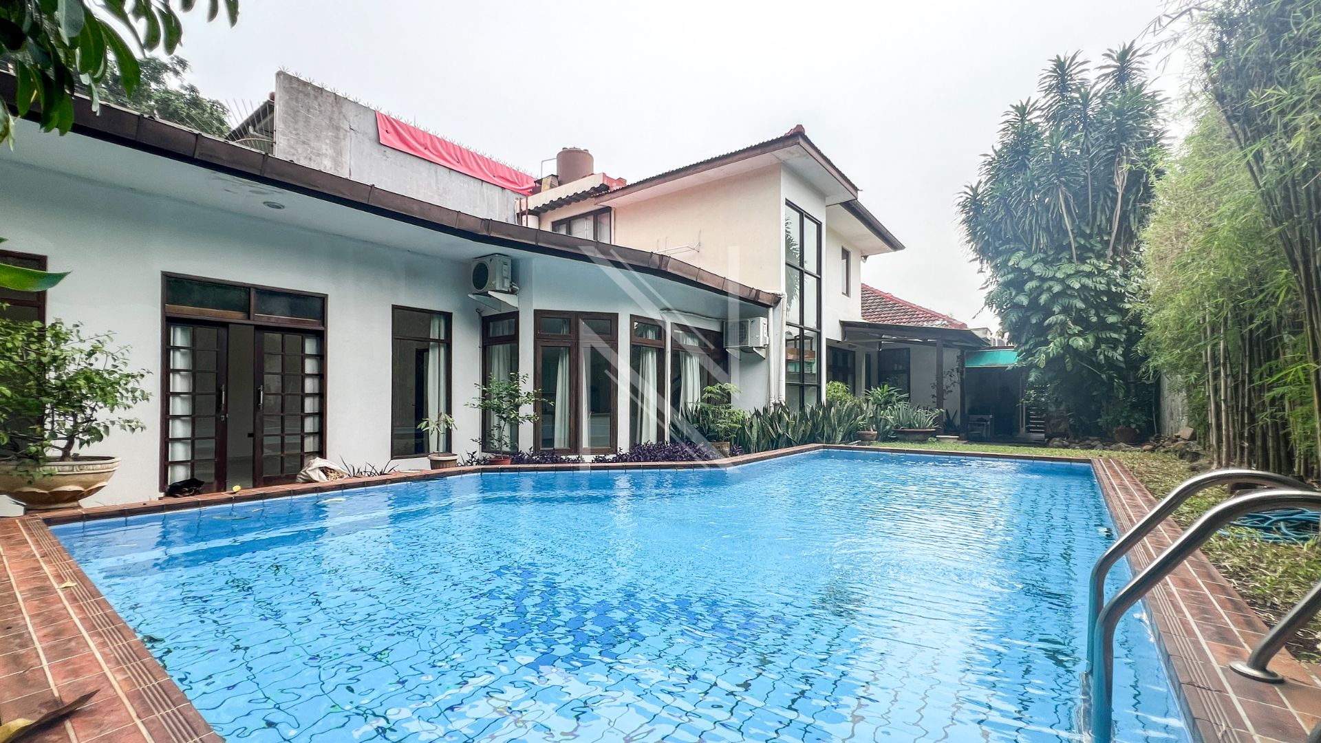 MENTENG – NO MTG036 – SWIMMING-POOL MENTENG - NO MTG036 - SWIMMING-POOL